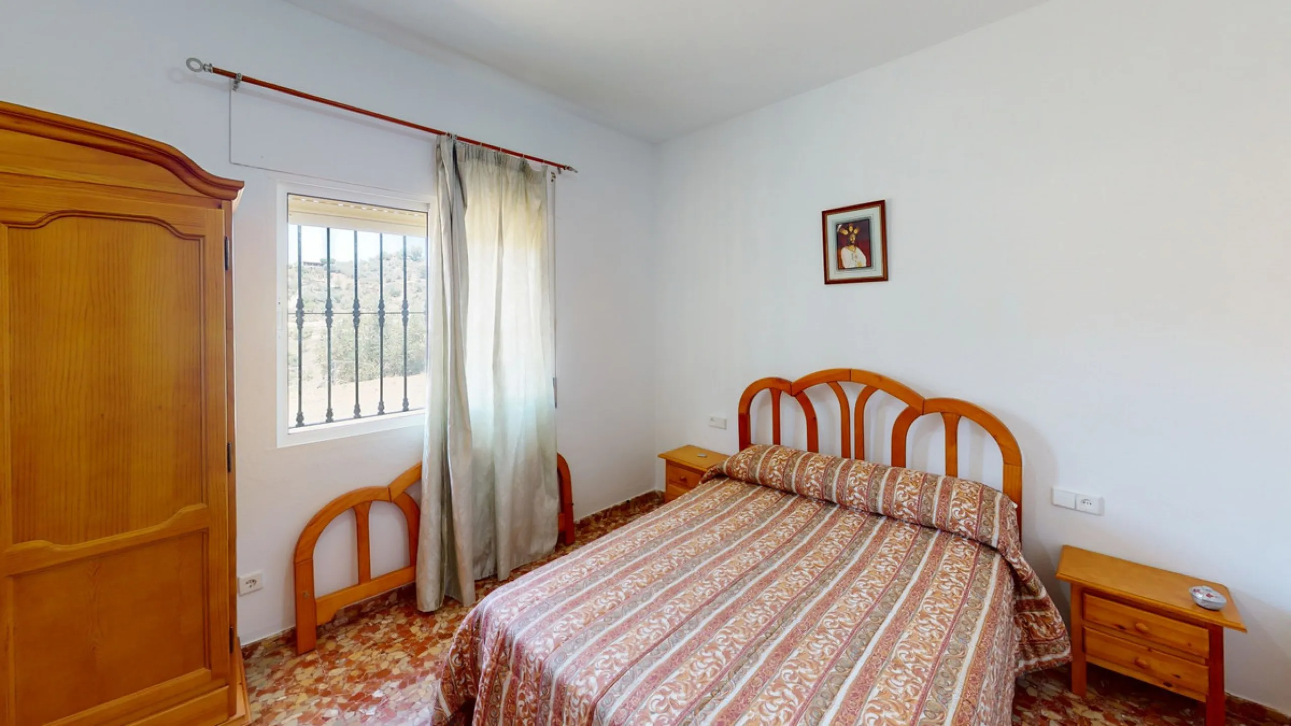 We are pleased to offer you the perfect investment in one of the most beautiful corners of Andalusia. In Comares one of the oldest municipalities of the Axarquia, one of the beautiful white villages, with a lot of historical background. Not far from the v