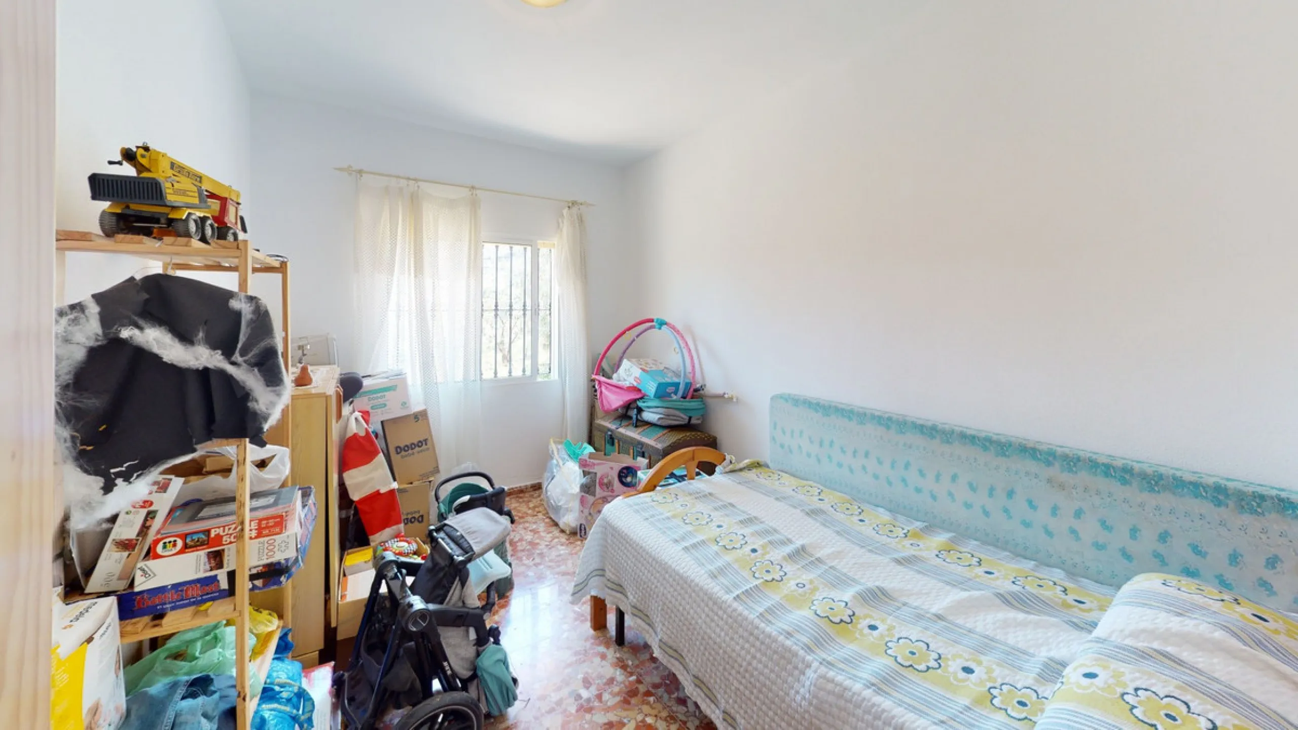 We are pleased to offer you the perfect investment in one of the most beautiful corners of Andalusia. In Comares one of the oldest municipalities of the Axarquia, one of the beautiful white villages, with a lot of historical background. Not far from the v
