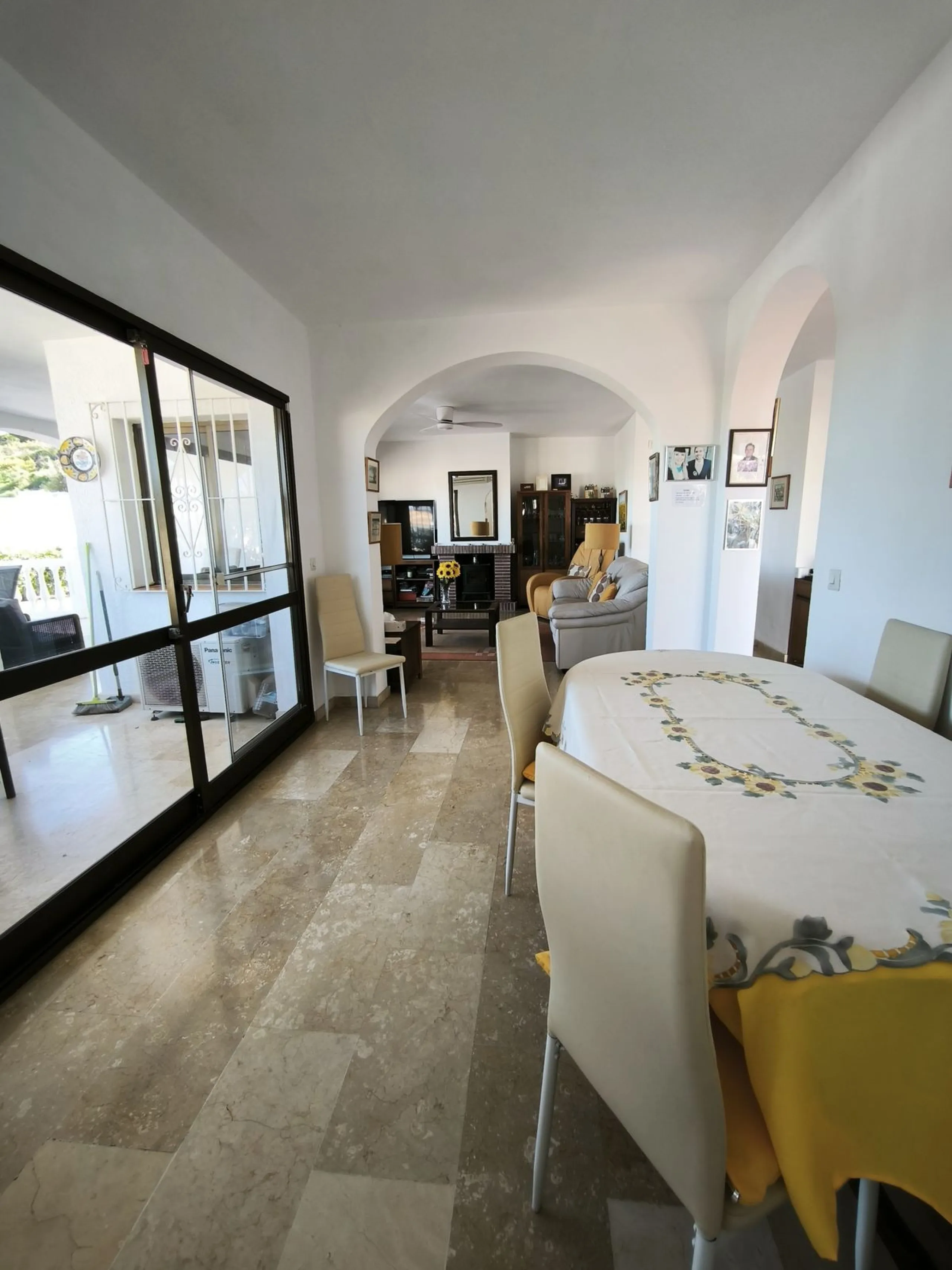 House - Detached Villa в продаже в Mijas, Málaga. В доме 5 спален и 3 ванных комнат. Площадь дома 218 м². Площадь участка 680 м²