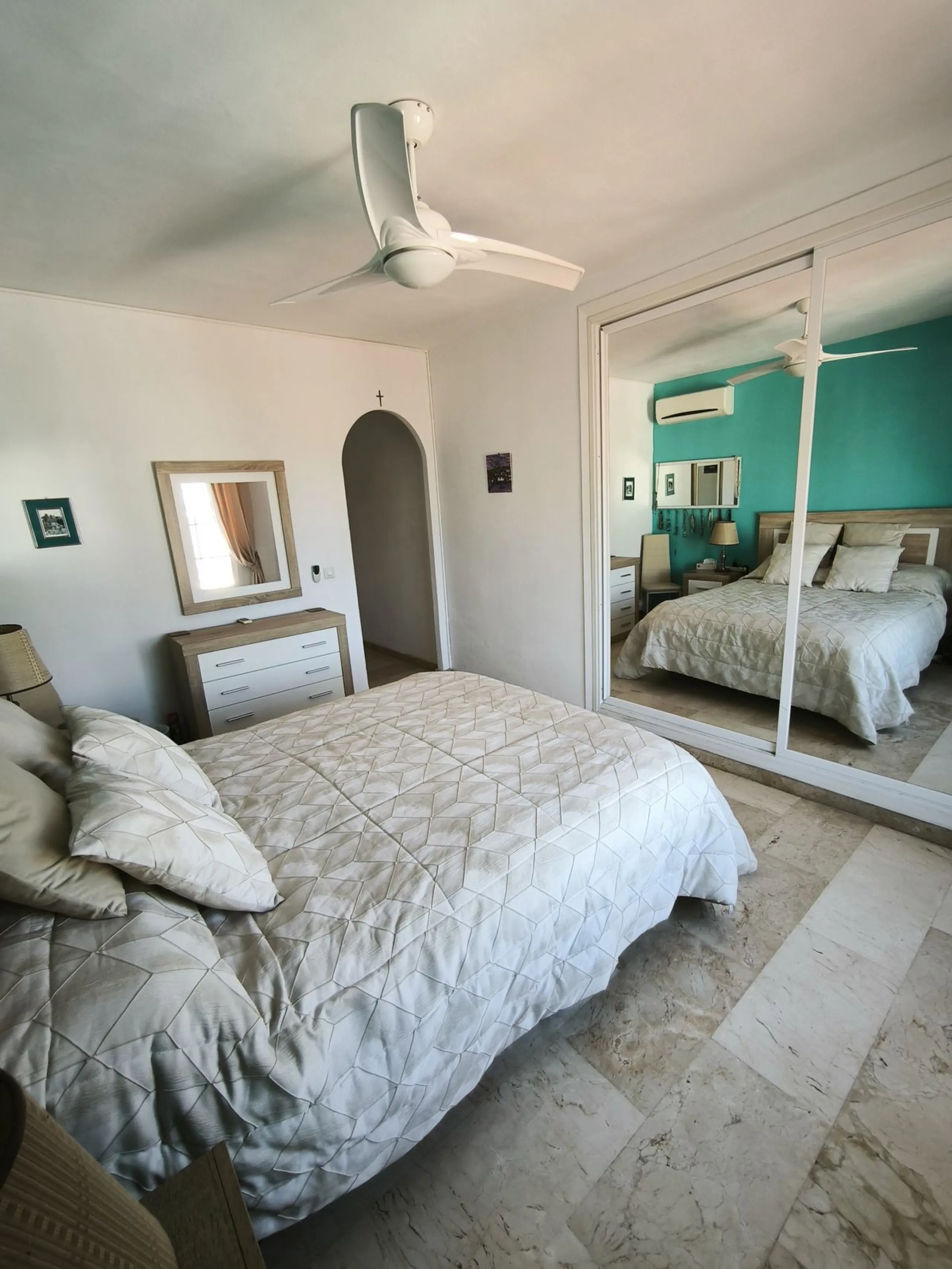 House - Detached Villa в продаже в Mijas, Málaga. В доме 5 спален и 3 ванных комнат. Площадь дома 218 м². Площадь участка 680 м²