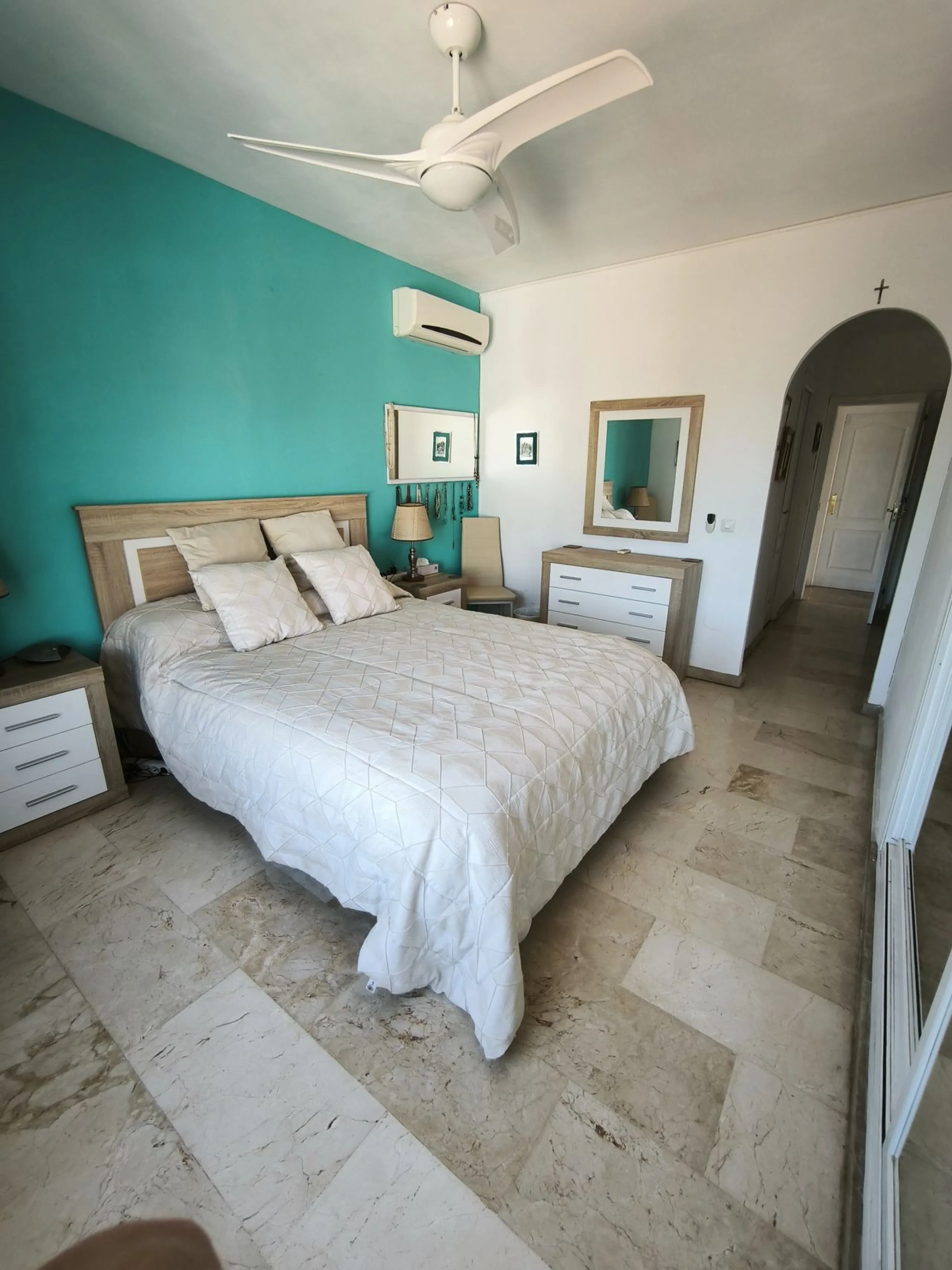 House - Detached Villa в продаже в Mijas, Málaga. В доме 5 спален и 3 ванных комнат. Площадь дома 218 м². Площадь участка 680 м²
