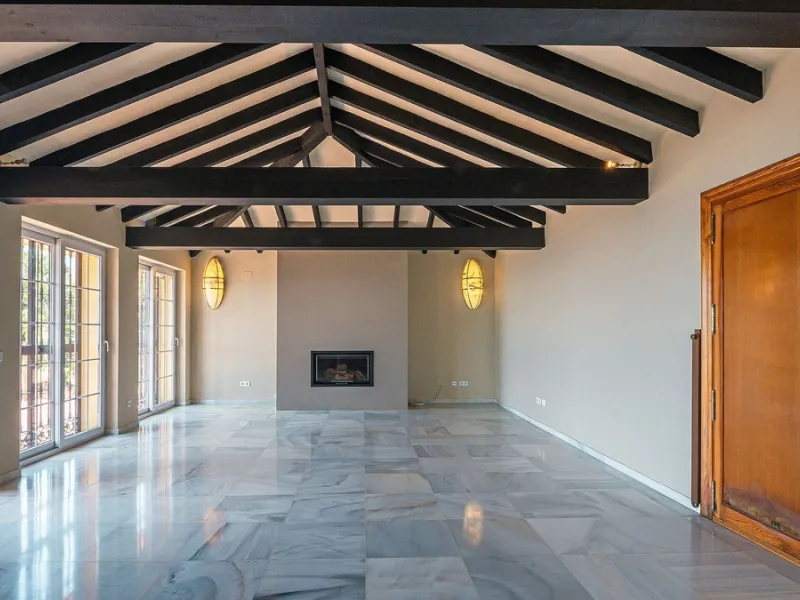 This stunning villa, situated in the distinguished area of Capellanía, Benalmádena, offers a genuine experience of luxury living on the Costa del Sol. Take the opportunity to become the owner of one of the most sought-after areas in the region.
