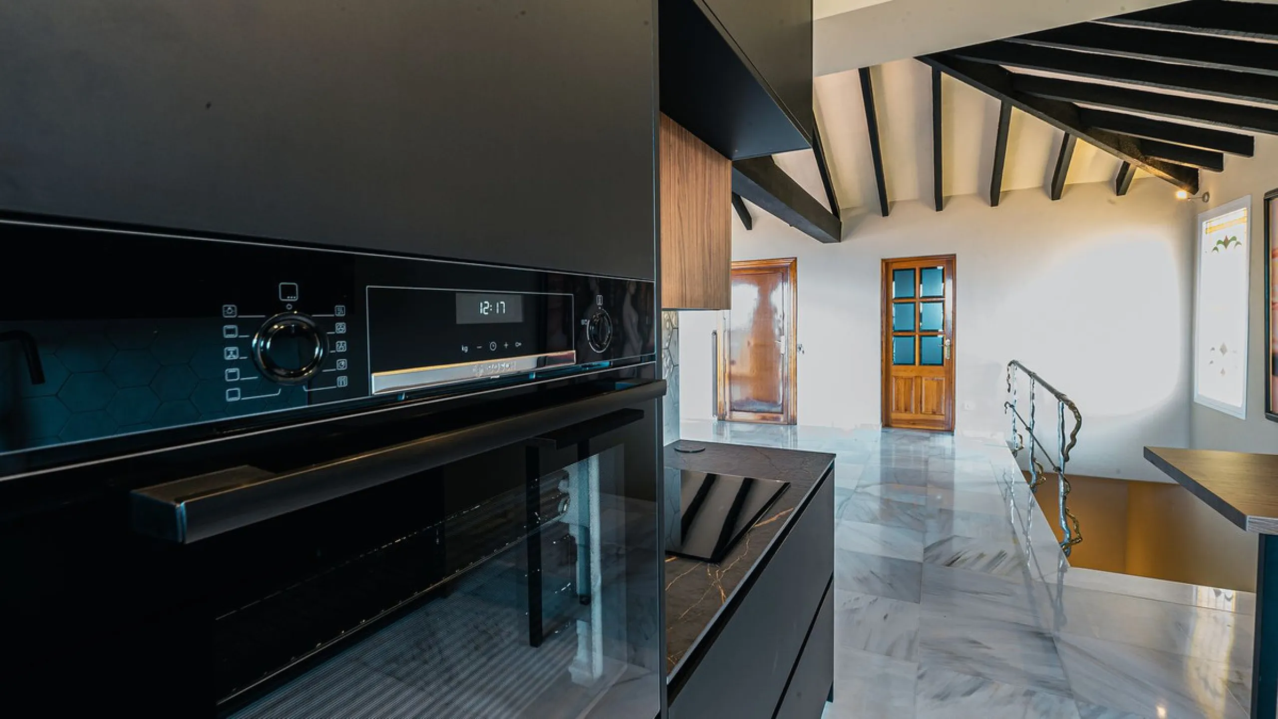 This stunning villa, situated in the distinguished area of Capellanía, Benalmádena, offers a genuine experience of luxury living on the Costa del Sol. Take the opportunity to become the owner of one of the most sought-after areas in the region.