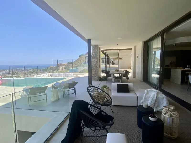 House - Detached Villa в продаже в Benahavís, Málaga. В доме 5 спален и 5 ванных комнат. Площадь дома 500 м². Площадь участка 756 м²