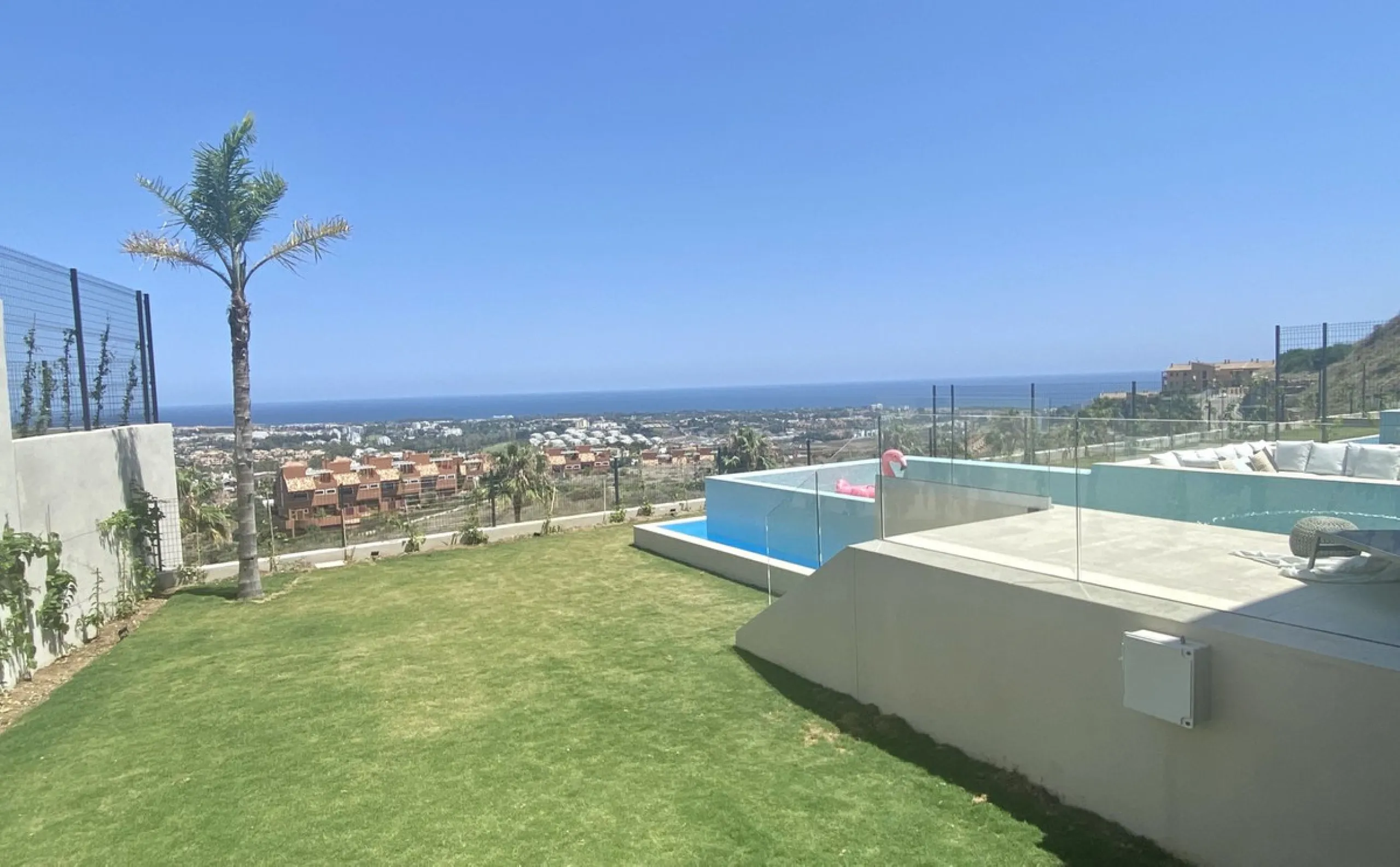 House - Detached Villa в продаже в Benahavís, Málaga. В доме 5 спален и 5 ванных комнат. Площадь дома 500 м². Площадь участка 756 м²