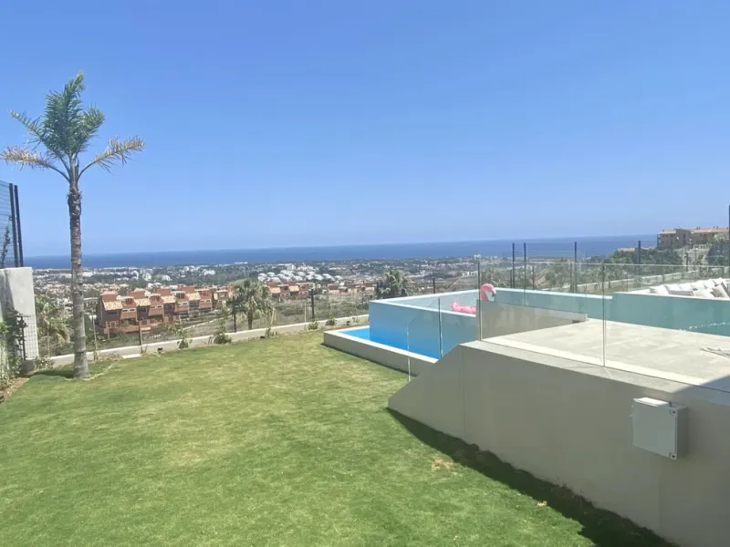 House - Detached Villa в продаже в Benahavís, Málaga. В доме 5 спален и 5 ванных комнат. Площадь дома 500 м². Площадь участка 756 м²