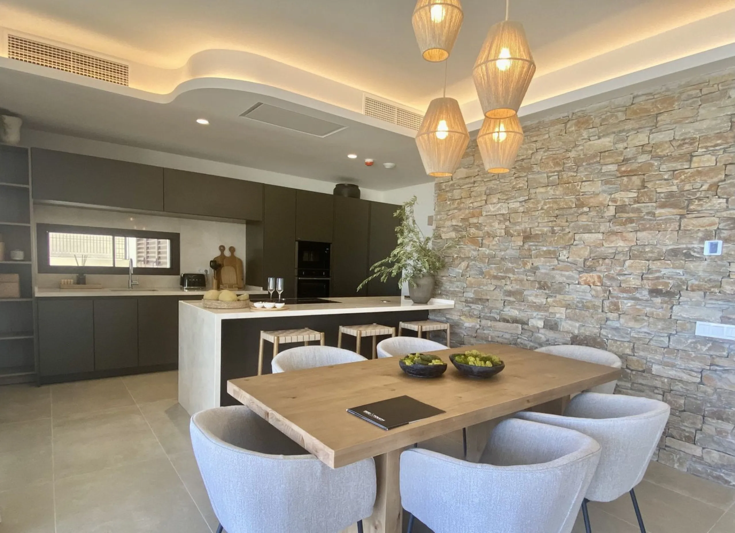 House - Detached Villa в продаже в Benahavís, Málaga. В доме 5 спален и 5 ванных комнат. Площадь дома 500 м². Площадь участка 756 м²