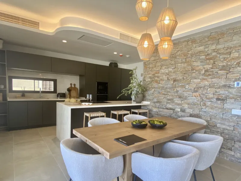House - Detached Villa в продаже в Benahavís, Málaga. В доме 5 спален и 5 ванных комнат. Площадь дома 500 м². Площадь участка 756 м²