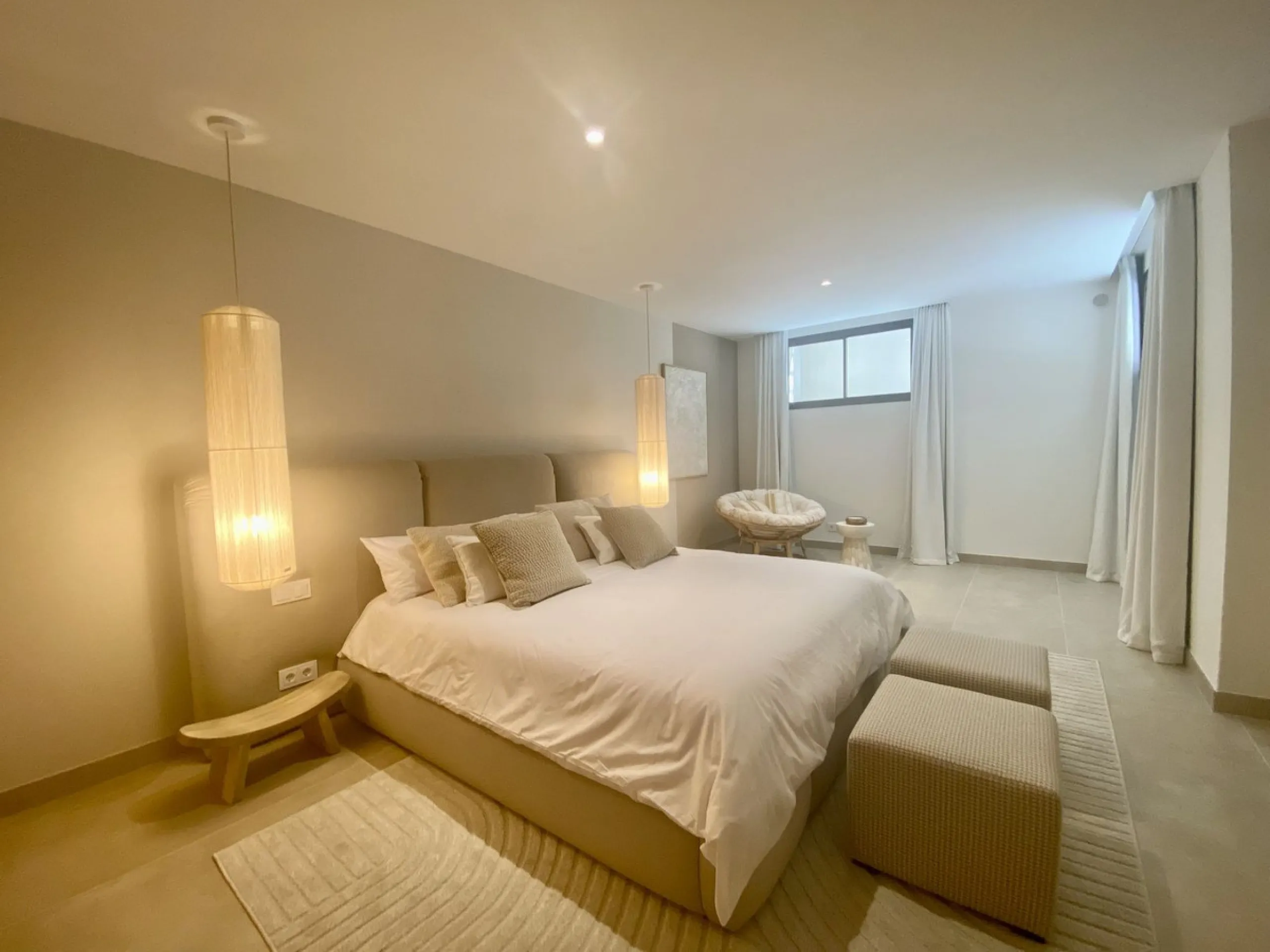 House - Detached Villa в продаже в Benahavís, Málaga. В доме 5 спален и 5 ванных комнат. Площадь дома 500 м². Площадь участка 756 м²