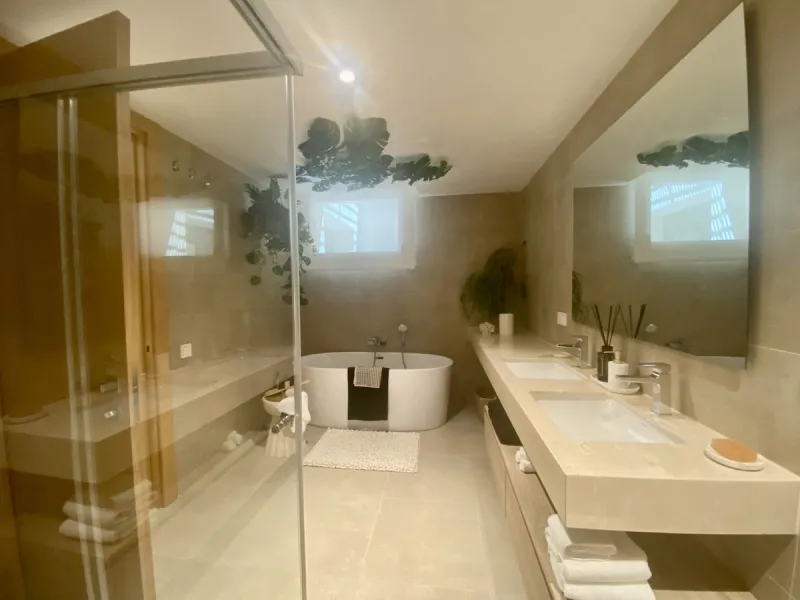 House - Detached Villa в продаже в Benahavís, Málaga. В доме 5 спален и 5 ванных комнат. Площадь дома 500 м². Площадь участка 756 м²