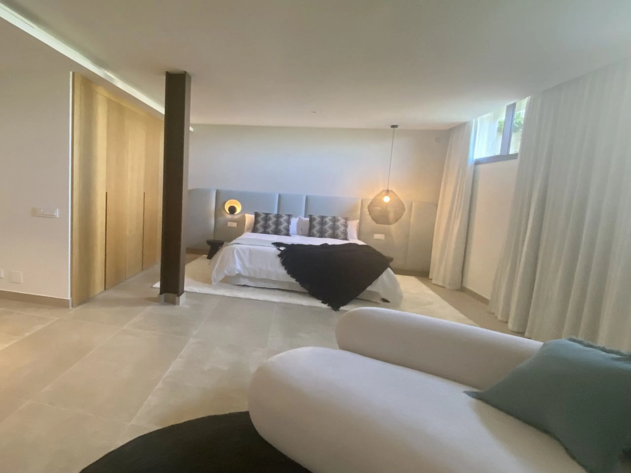 House - Detached Villa в продаже в Benahavís, Málaga. В доме 5 спален и 5 ванных комнат. Площадь дома 500 м². Площадь участка 756 м²