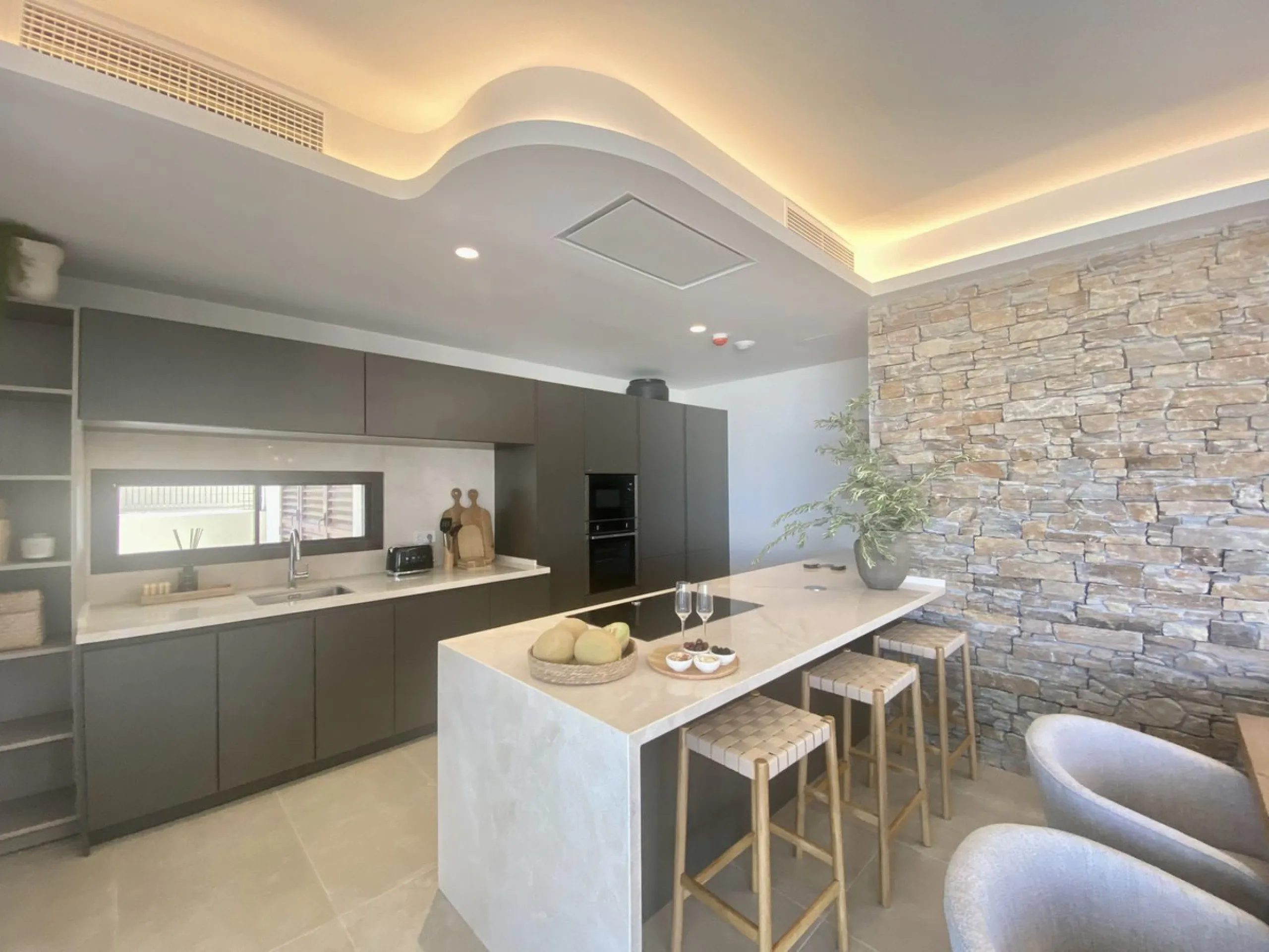 House - Detached Villa в продаже в Benahavís, Málaga. В доме 5 спален и 5 ванных комнат. Площадь дома 500 м². Площадь участка 756 м²