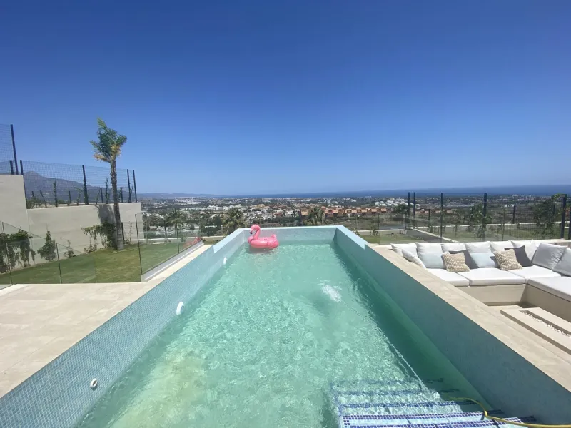 House - Detached Villa в продаже в Benahavís, Málaga. В доме 5 спален и 5 ванных комнат. Площадь дома 500 м². Площадь участка 756 м²