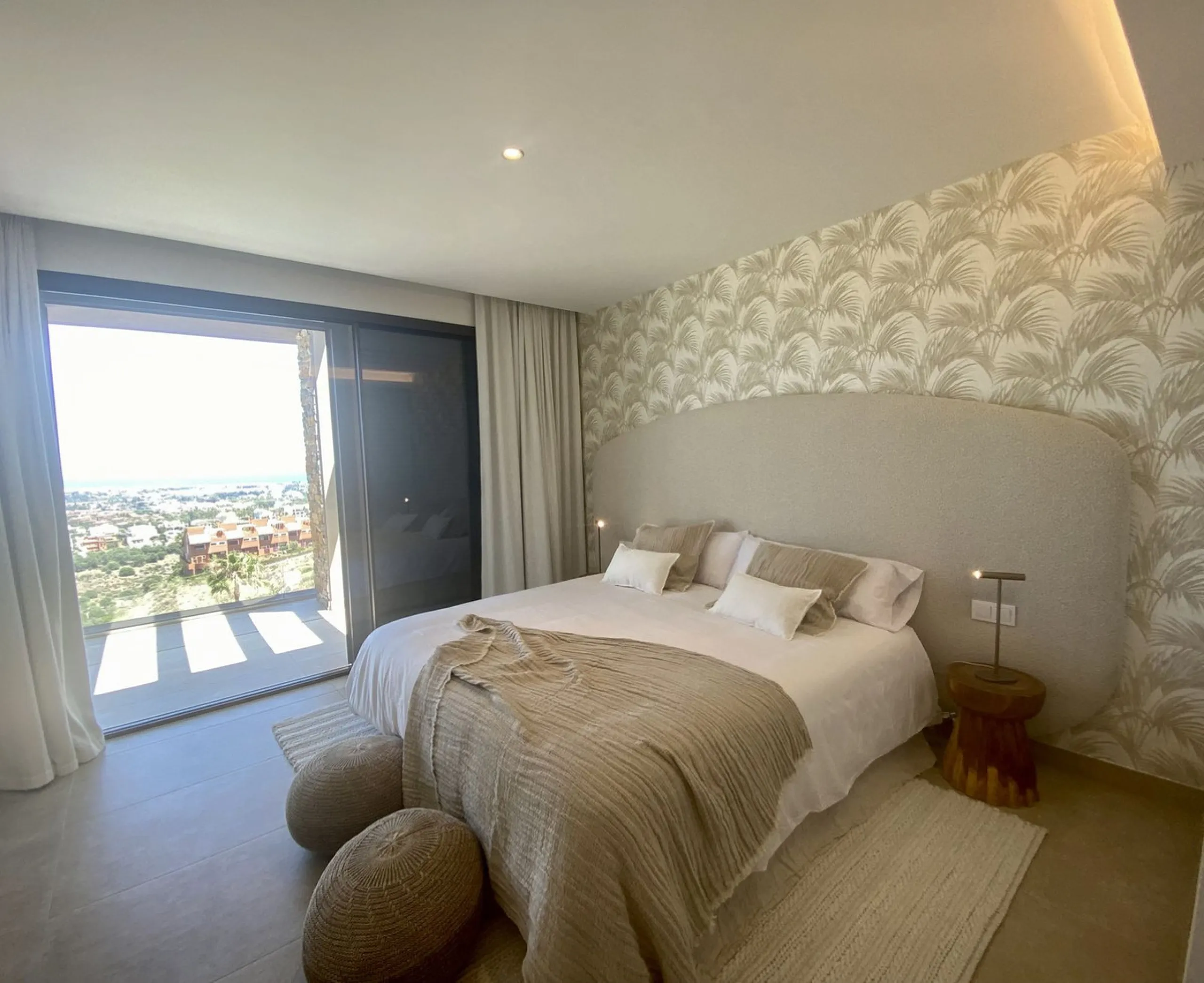 House - Detached Villa в продаже в Benahavís, Málaga. В доме 5 спален и 5 ванных комнат. Площадь дома 500 м². Площадь участка 756 м²