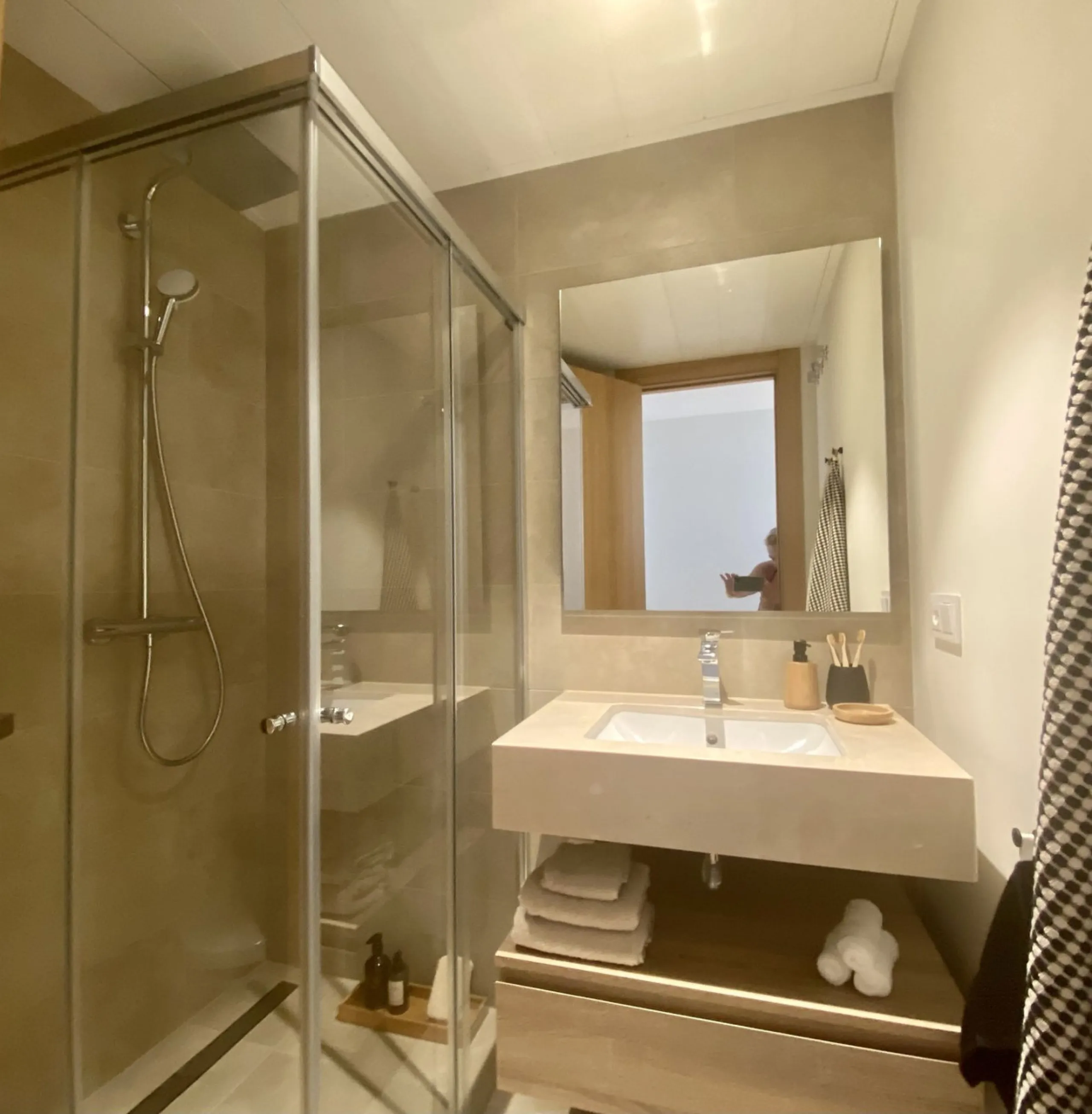 House - Detached Villa в продаже в Benahavís, Málaga. В доме 5 спален и 5 ванных комнат. Площадь дома 500 м². Площадь участка 756 м²