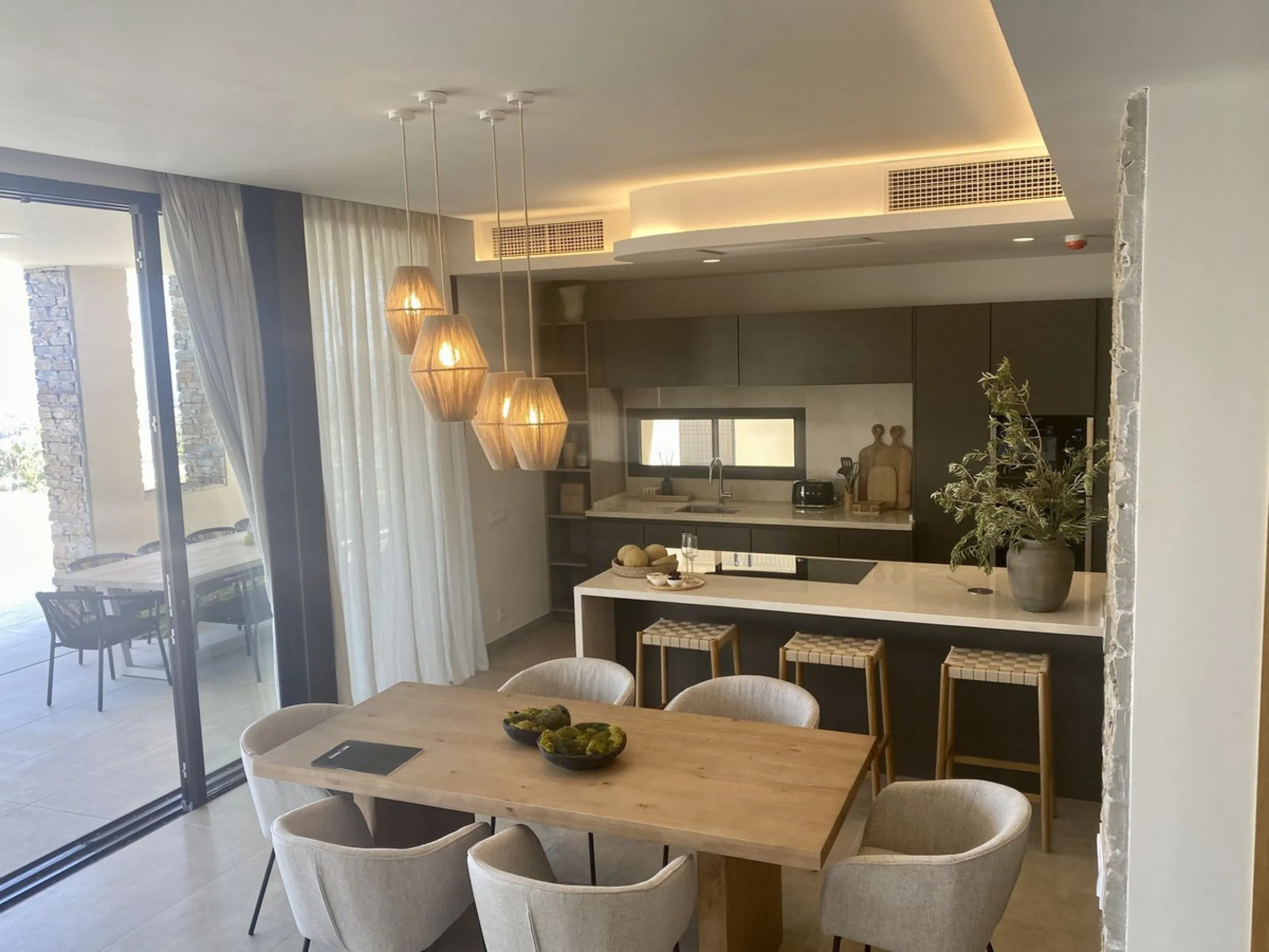 House - Detached Villa в продаже в Benahavís, Málaga. В доме 5 спален и 5 ванных комнат. Площадь дома 500 м². Площадь участка 756 м²