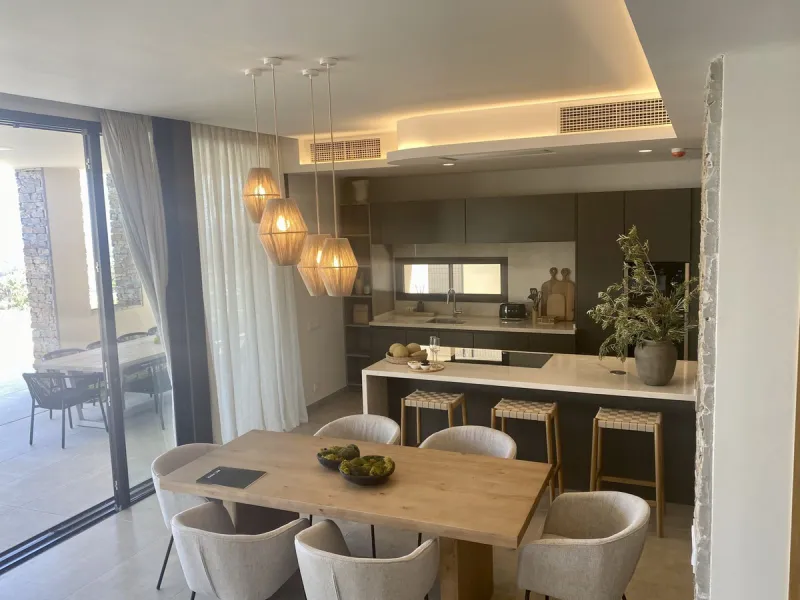 House - Detached Villa в продаже в Benahavís, Málaga. В доме 5 спален и 5 ванных комнат. Площадь дома 500 м². Площадь участка 756 м²