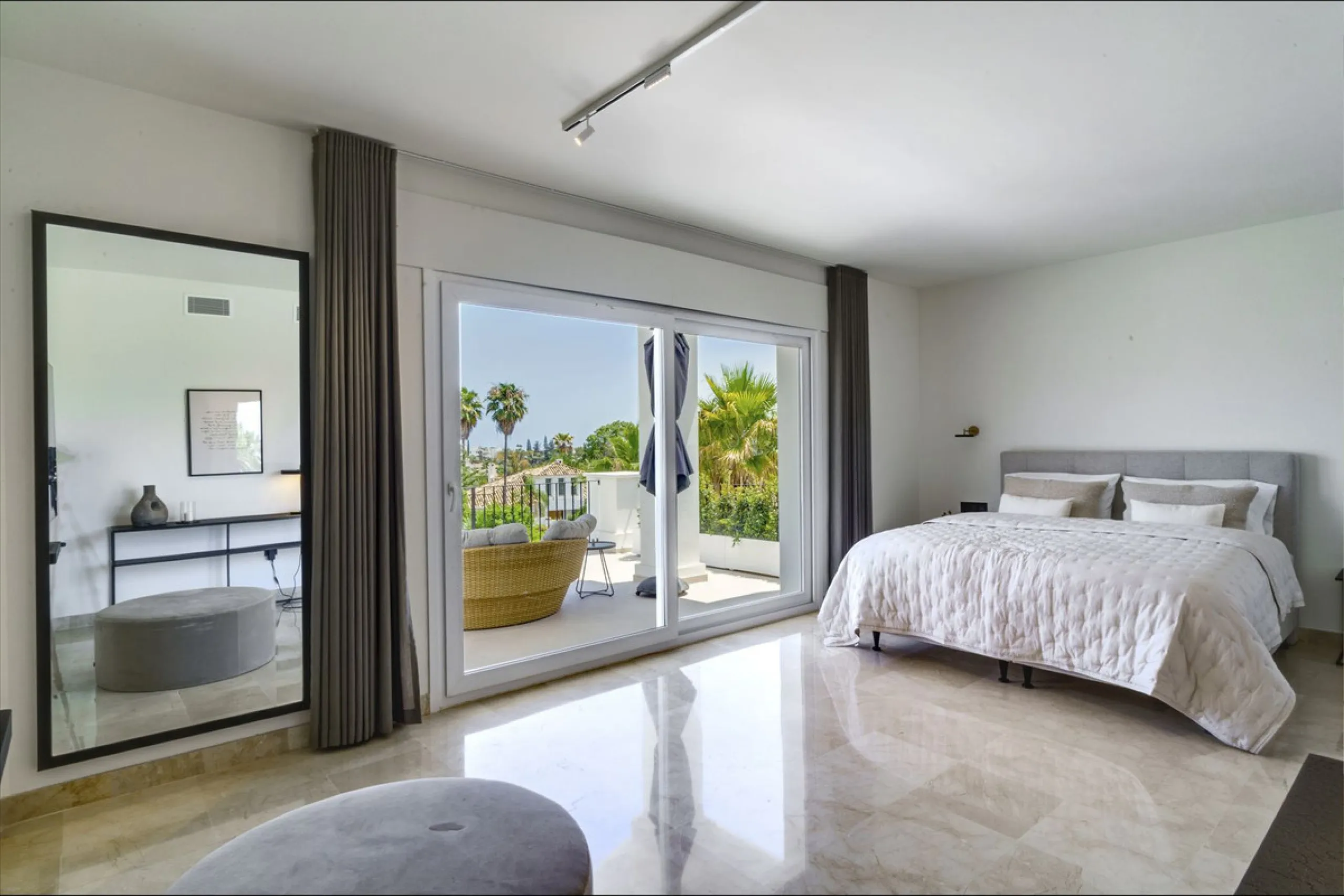 Settled in a small gated community, with views over the golf, this property surely is a gem.