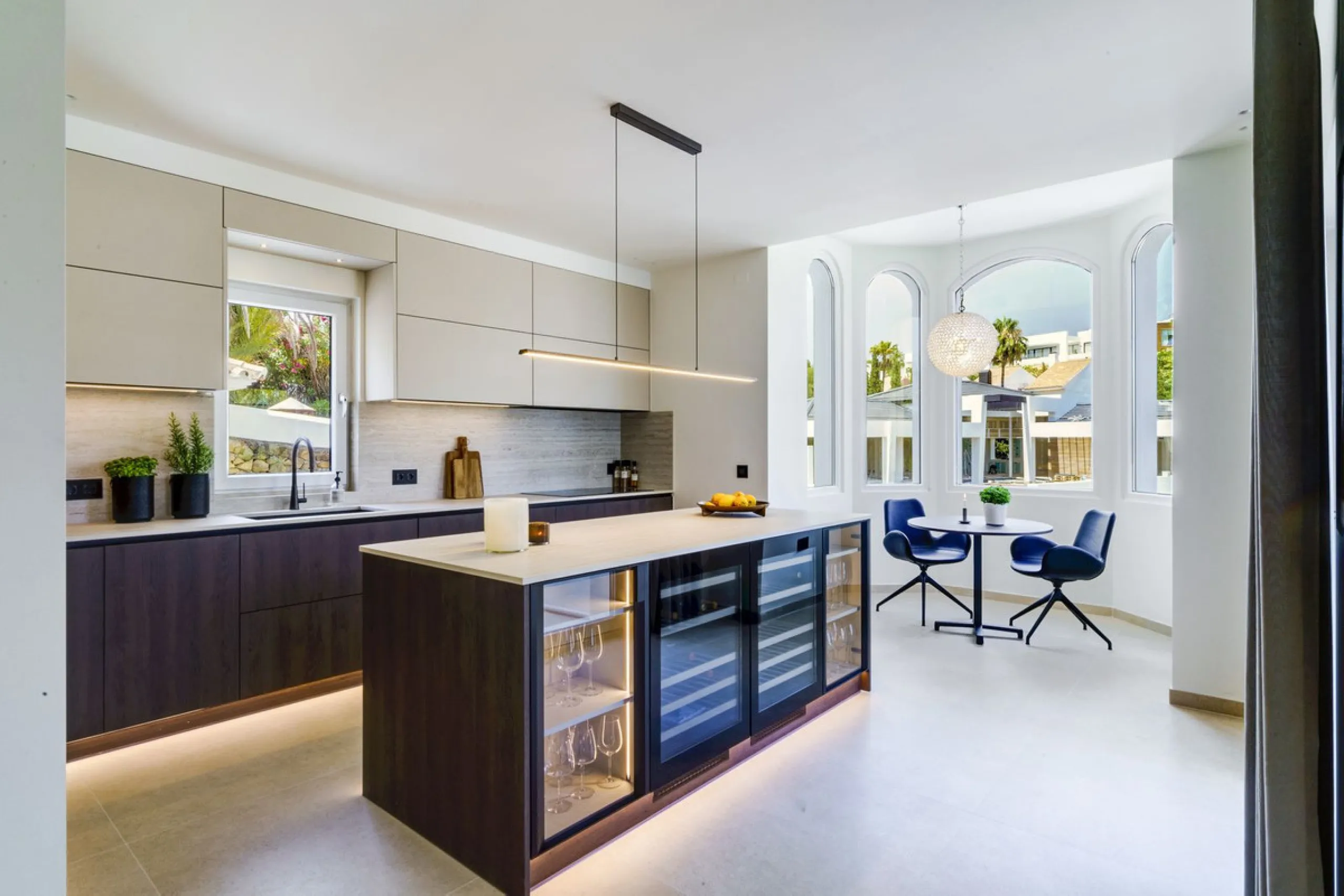 Settled in a small gated community, with views over the golf, this property surely is a gem.
