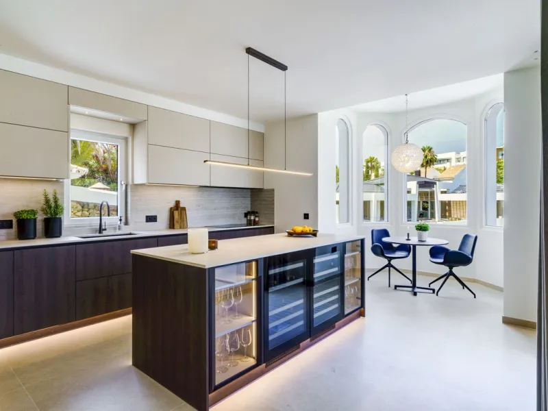 Settled in a small gated community, with views over the golf, this property surely is a gem.