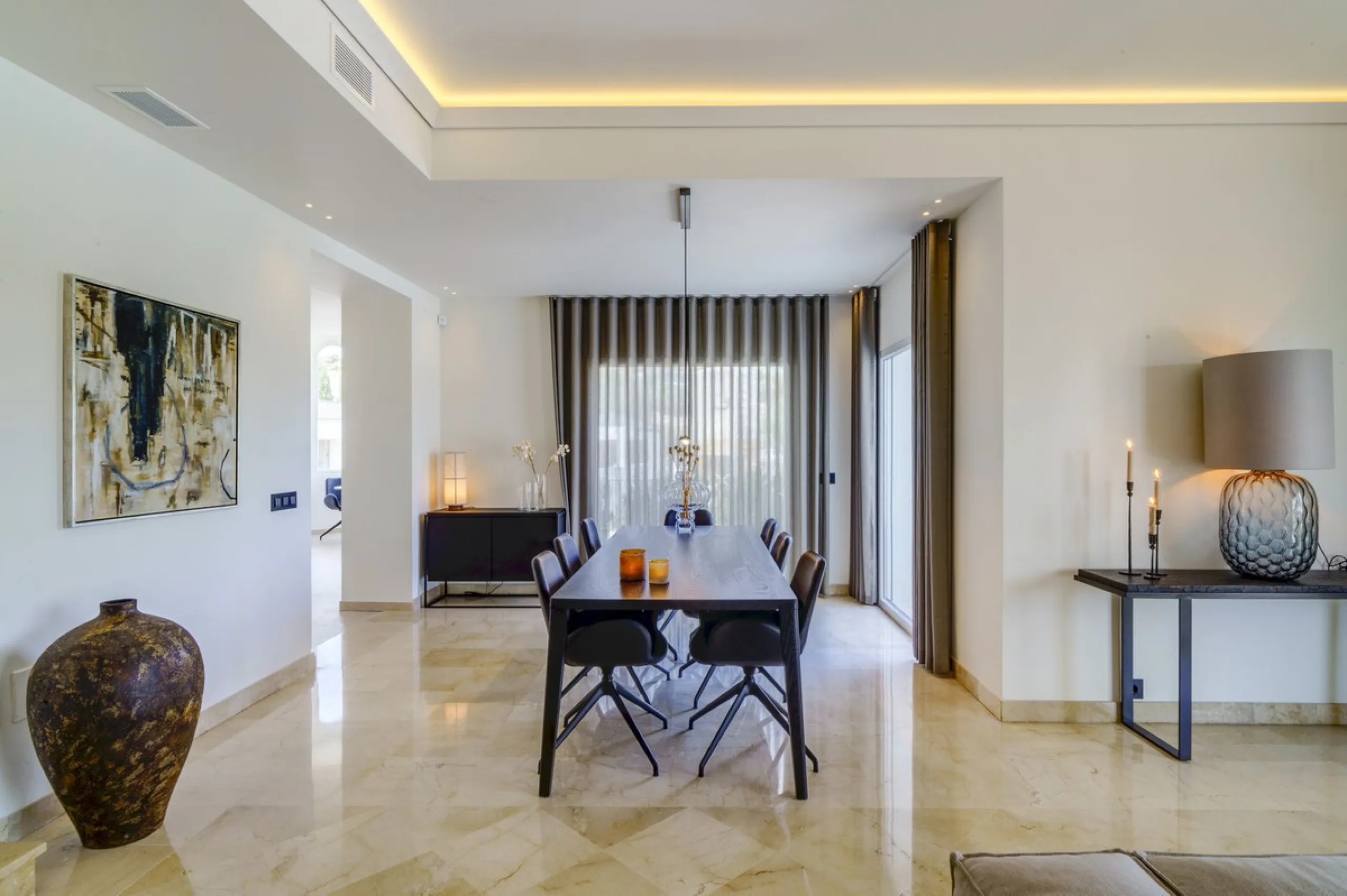 Settled in a small gated community, with views over the golf, this property surely is a gem.