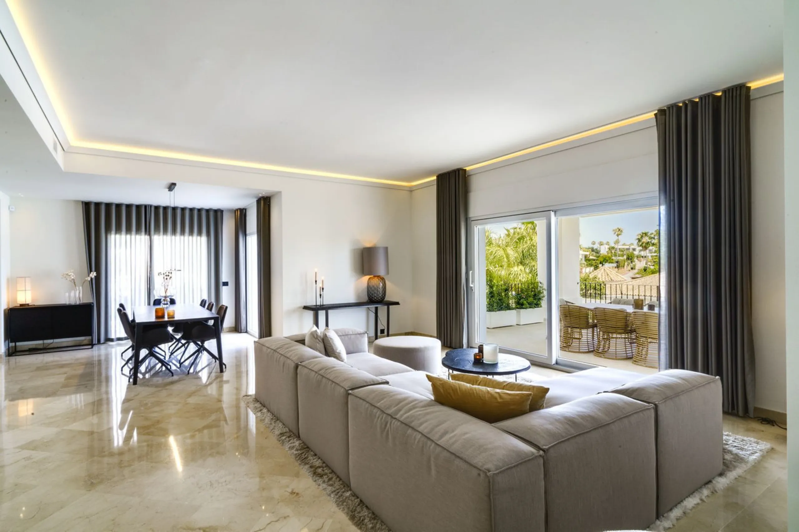 Settled in a small gated community, with views over the golf, this property surely is a gem.