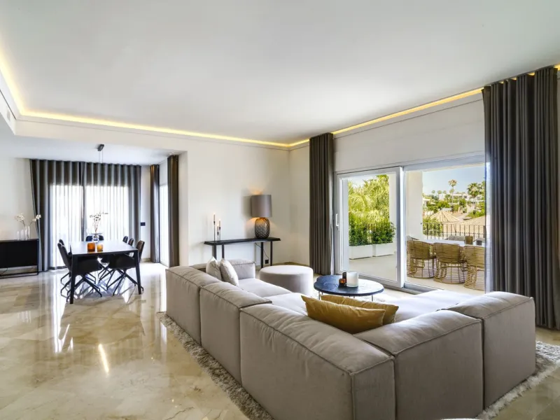 Settled in a small gated community, with views over the golf, this property surely is a gem.