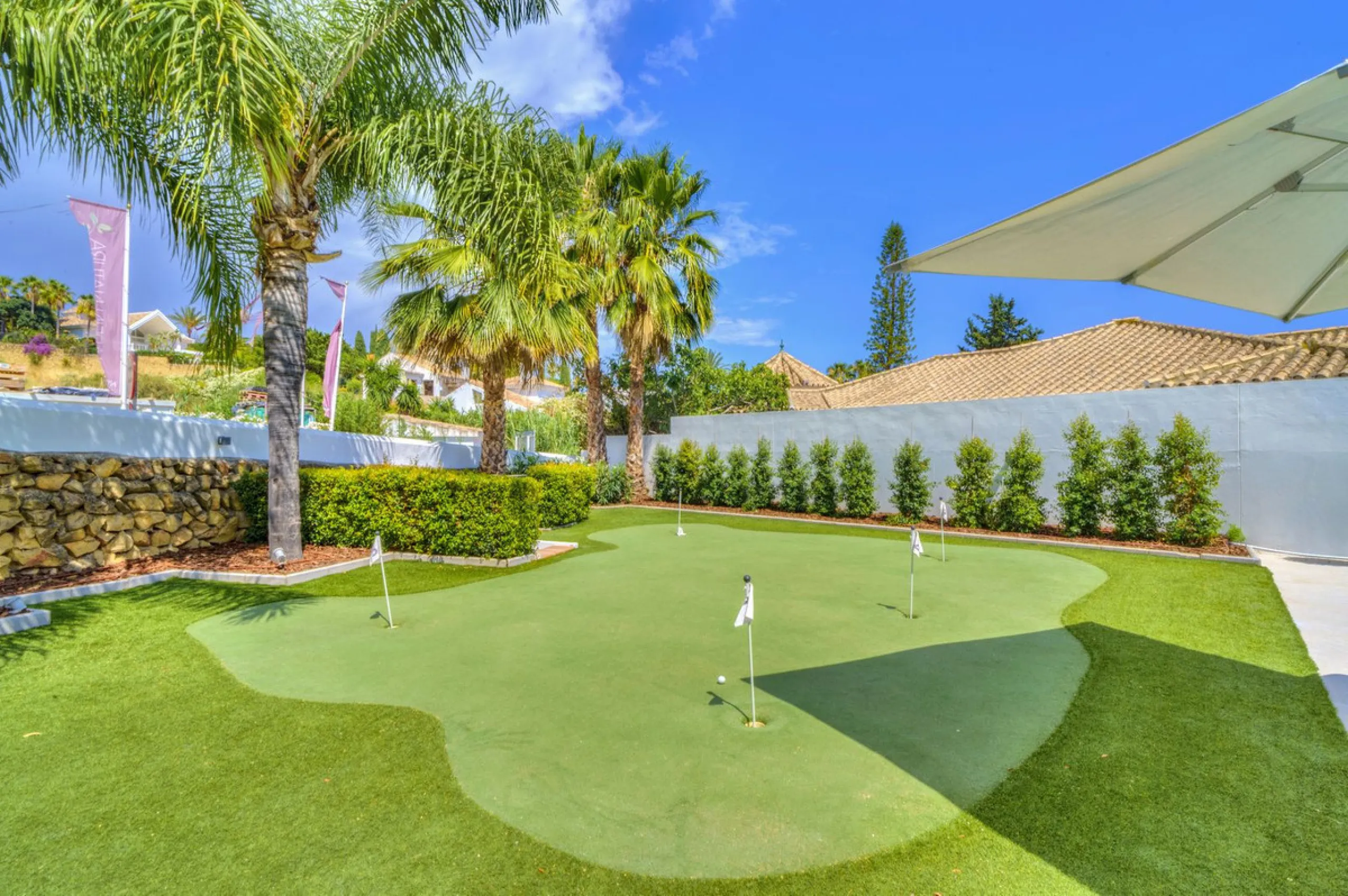 Settled in a small gated community, with views over the golf, this property surely is a gem.