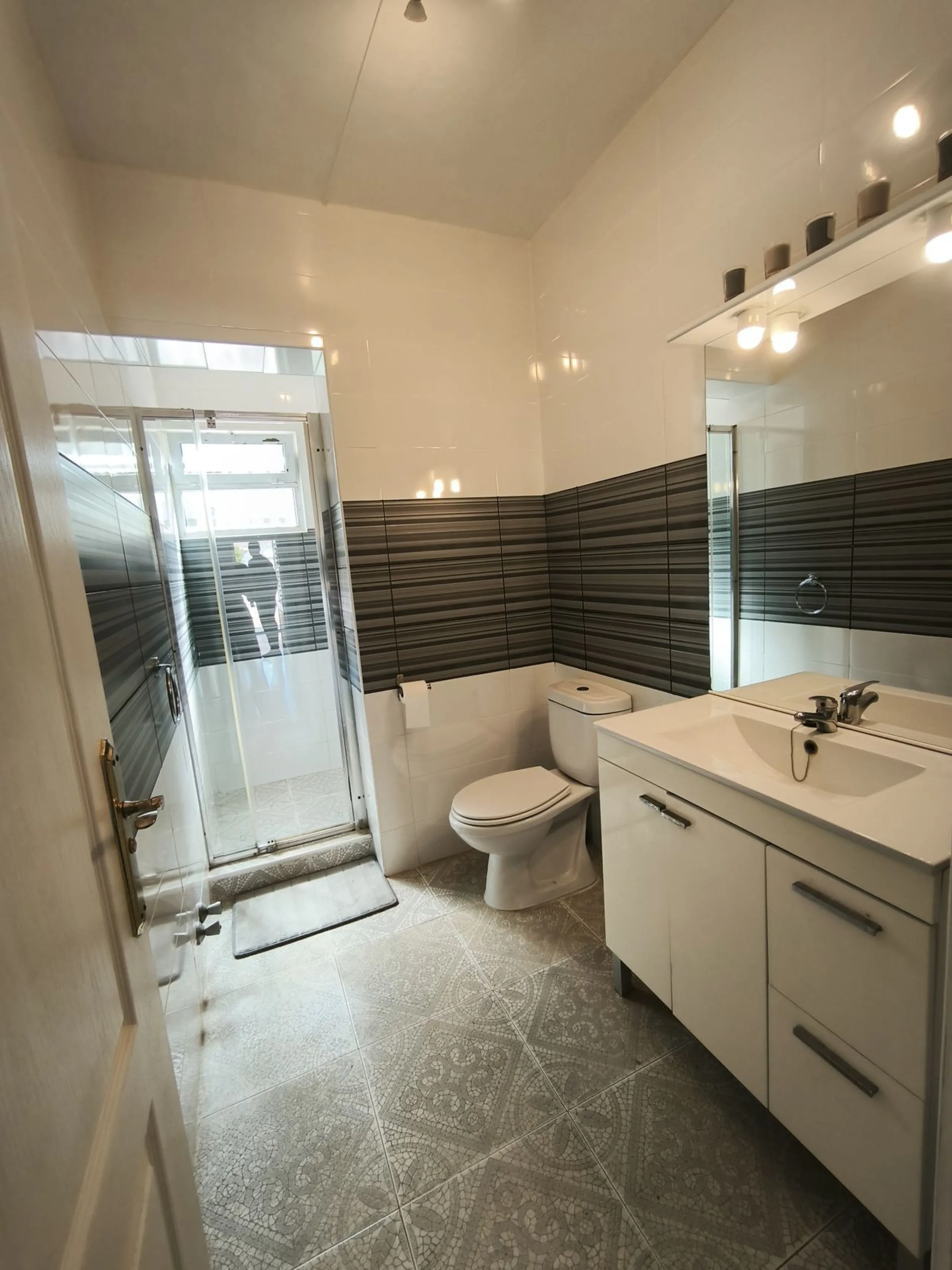 House - Detached Villa в продаже в Mijas, Málaga. В доме 5 спален и 3 ванных комнат. Площадь дома 218 м². Площадь участка 680 м²