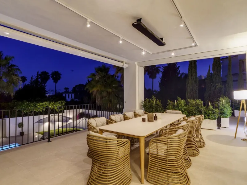 Settled in a small gated community, with views over the golf, this property surely is a gem.