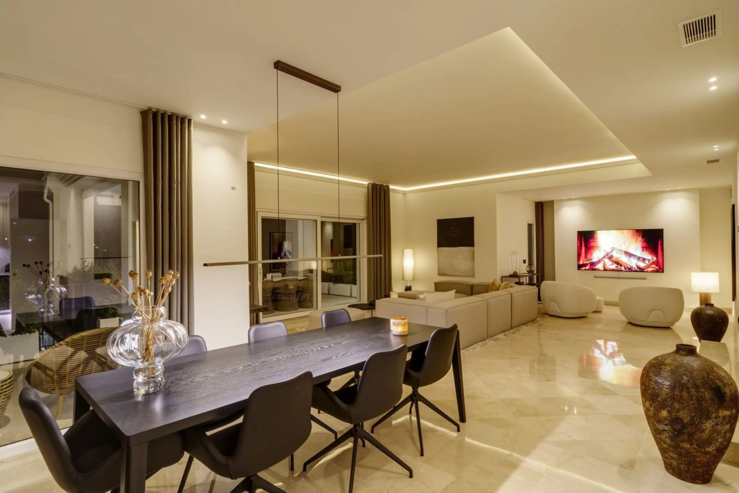 Settled in a small gated community, with views over the golf, this property surely is a gem.