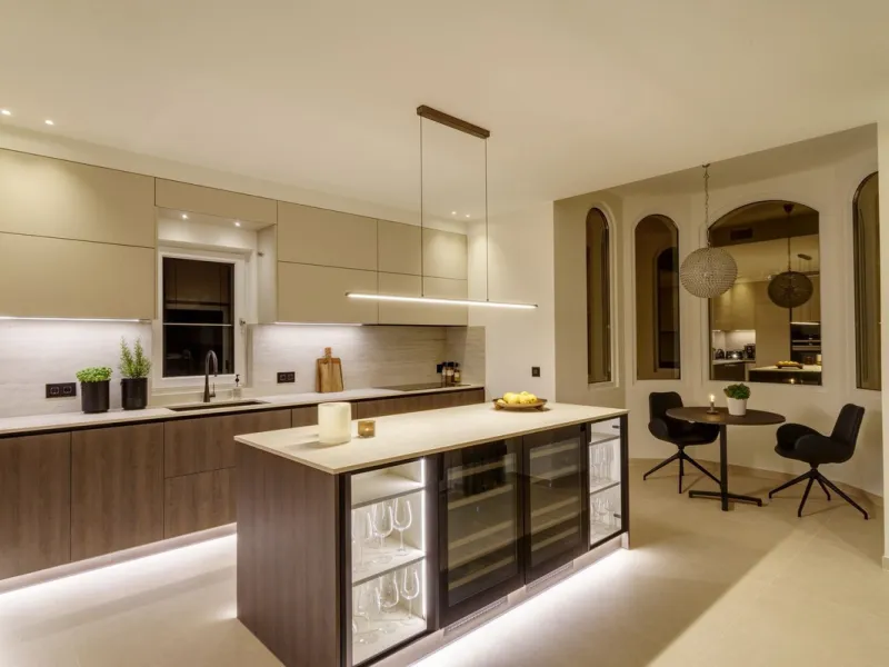 Settled in a small gated community, with views over the golf, this property surely is a gem.