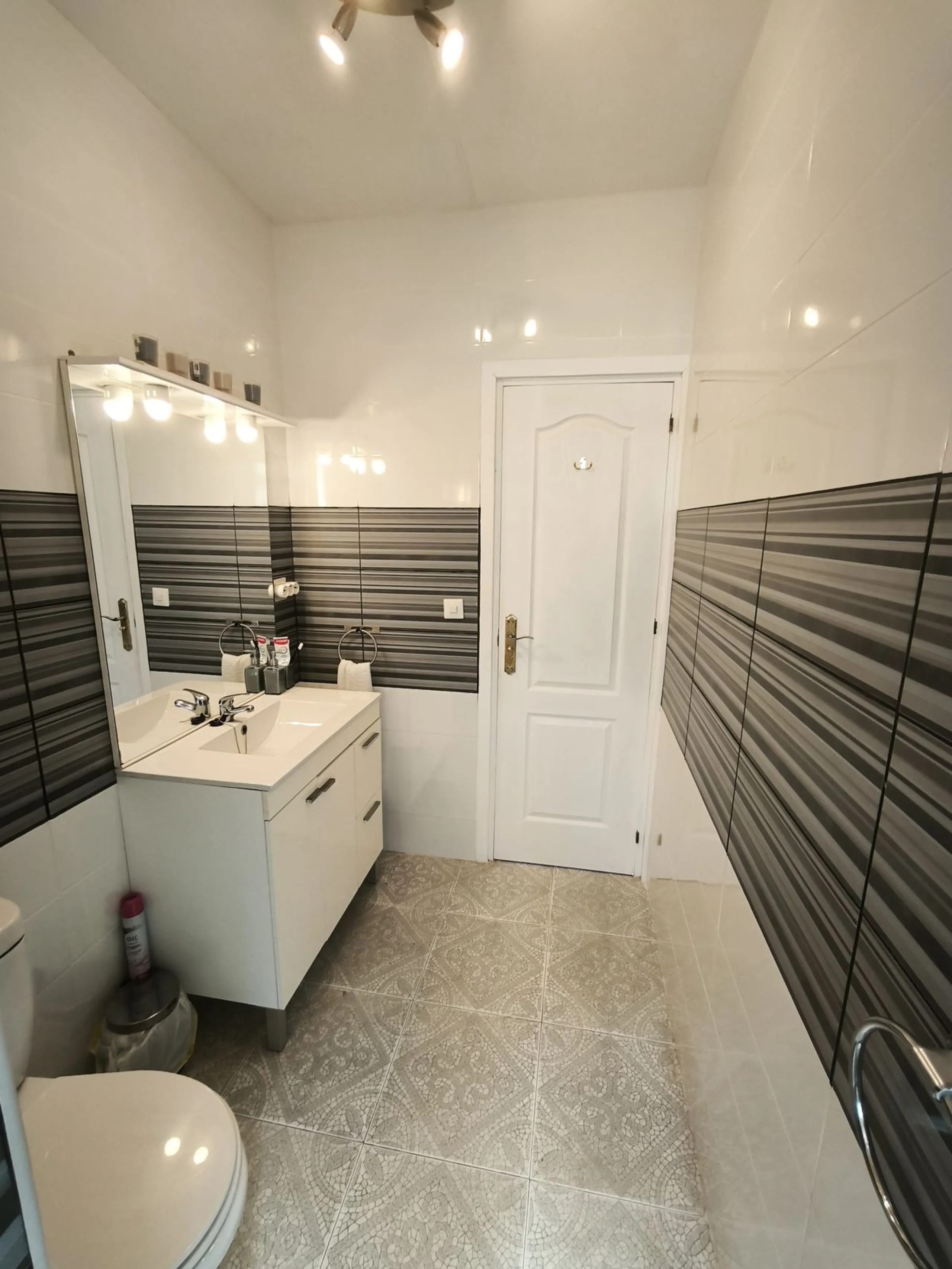 House - Detached Villa в продаже в Mijas, Málaga. В доме 5 спален и 3 ванных комнат. Площадь дома 218 м². Площадь участка 680 м²