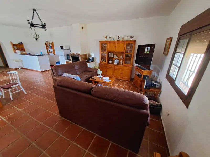 Plot of walnut trees of almost 5.000 m2 next to the Lagunas de Mijas. It is an agricultural property with electricity and water, it has a quarterly water cost of 150 euros fixed, so with 50 euros per month you have all the necessary water for the farm. On