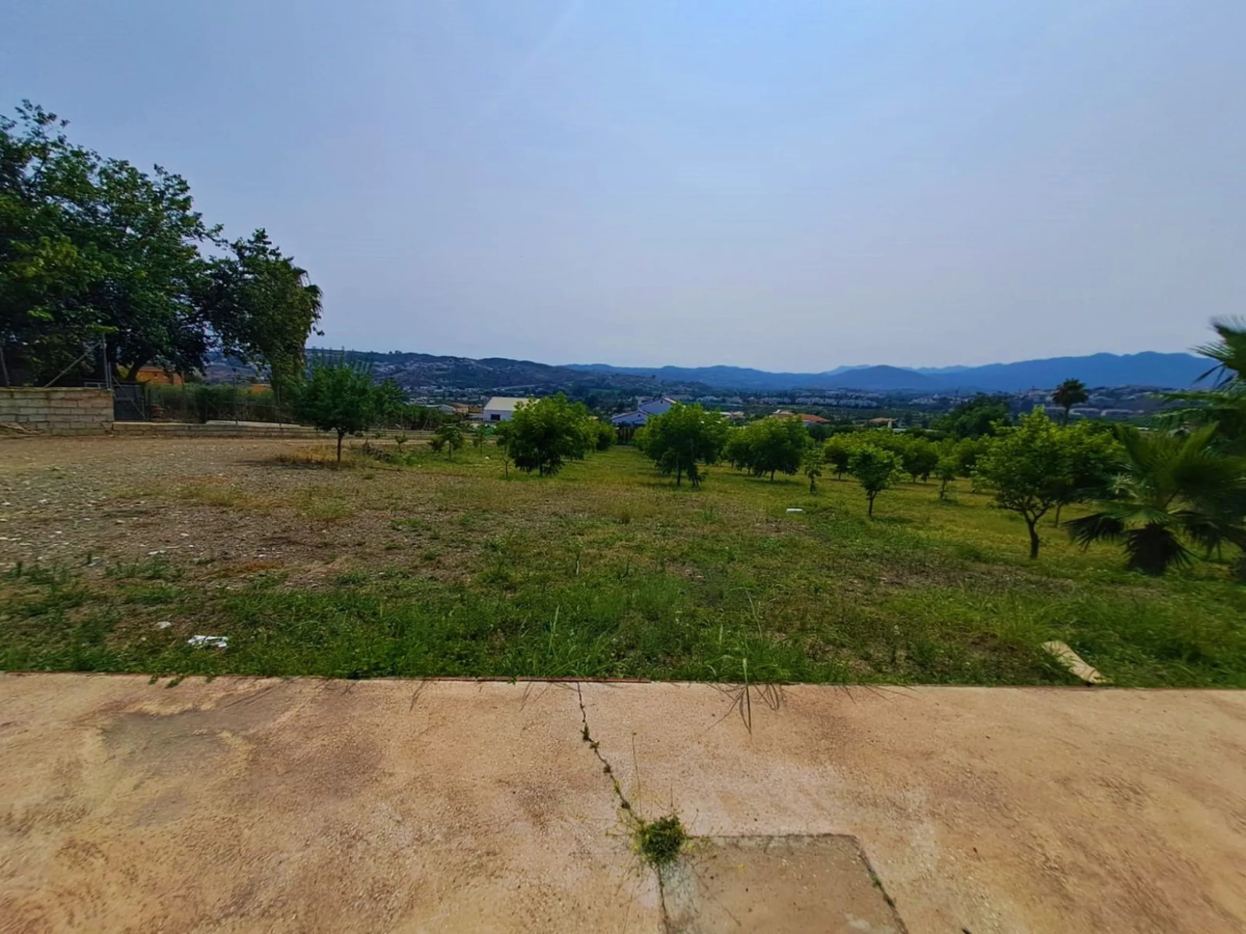 Plot of walnut trees of almost 5.000 m2 next to the Lagunas de Mijas. It is an agricultural property with electricity and water, it has a quarterly water cost of 150 euros fixed, so with 50 euros per month you have all the necessary water for the farm. On