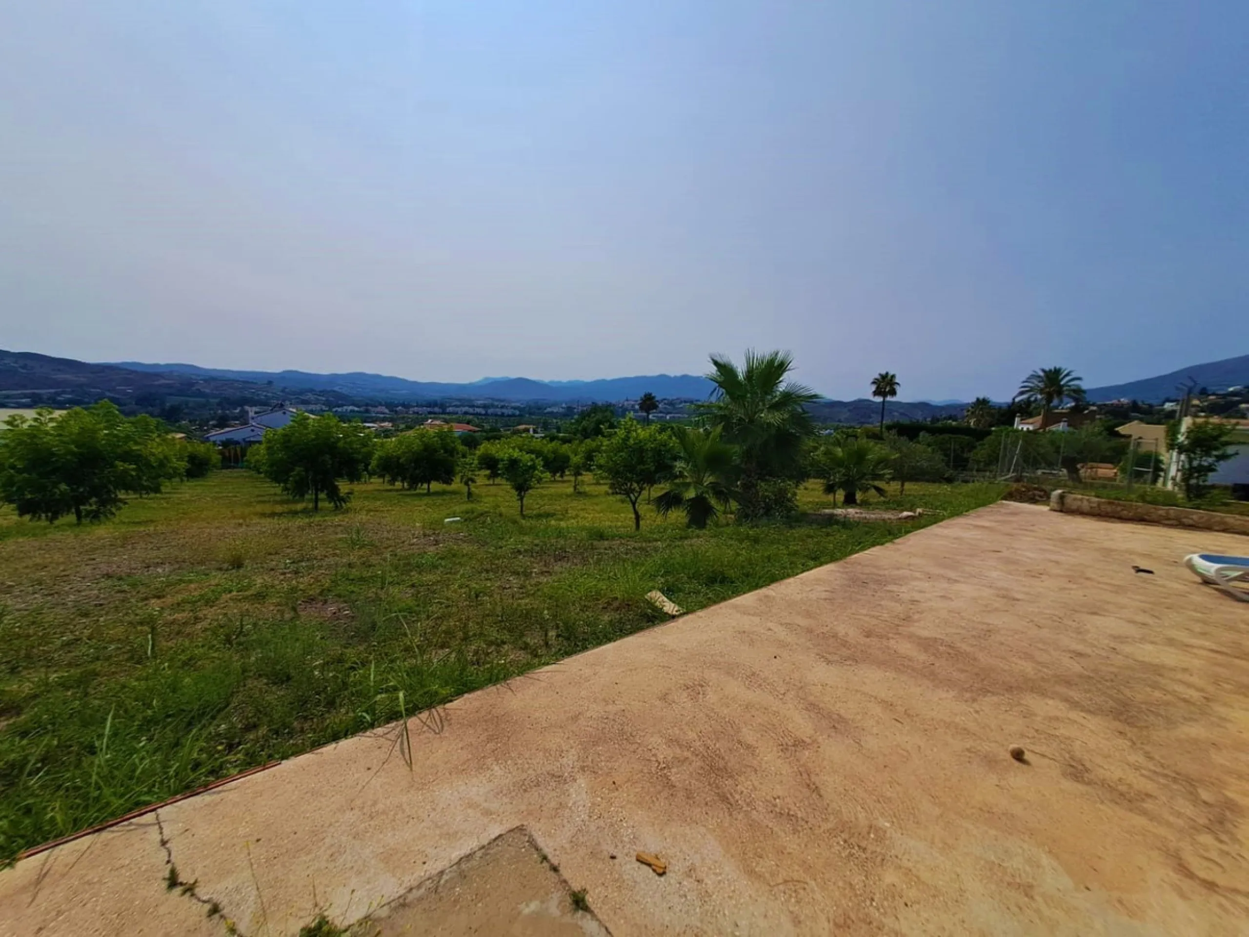 Plot of walnut trees of almost 5.000 m2 next to the Lagunas de Mijas. It is an agricultural property with electricity and water, it has a quarterly water cost of 150 euros fixed, so with 50 euros per month you have all the necessary water for the farm. On