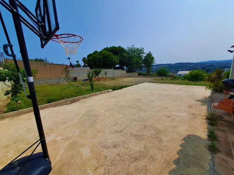 Plot of walnut trees of almost 5.000 m2 next to the Lagunas de Mijas. It is an agricultural property with electricity and water, it has a quarterly water cost of 150 euros fixed, so with 50 euros per month you have all the necessary water for the farm. On