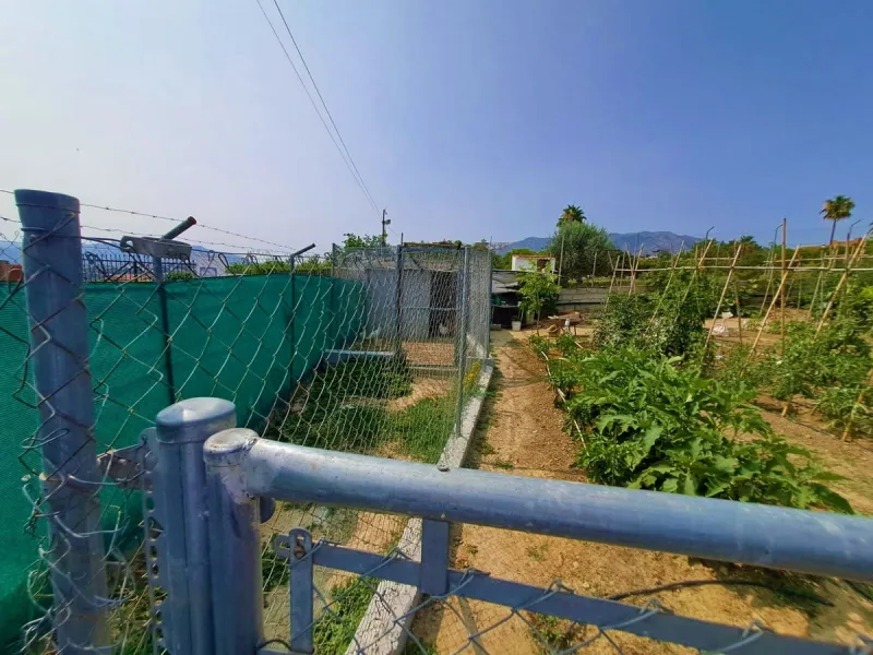 Plot of walnut trees of almost 5.000 m2 next to the Lagunas de Mijas. It is an agricultural property with electricity and water, it has a quarterly water cost of 150 euros fixed, so with 50 euros per month you have all the necessary water for the farm. On