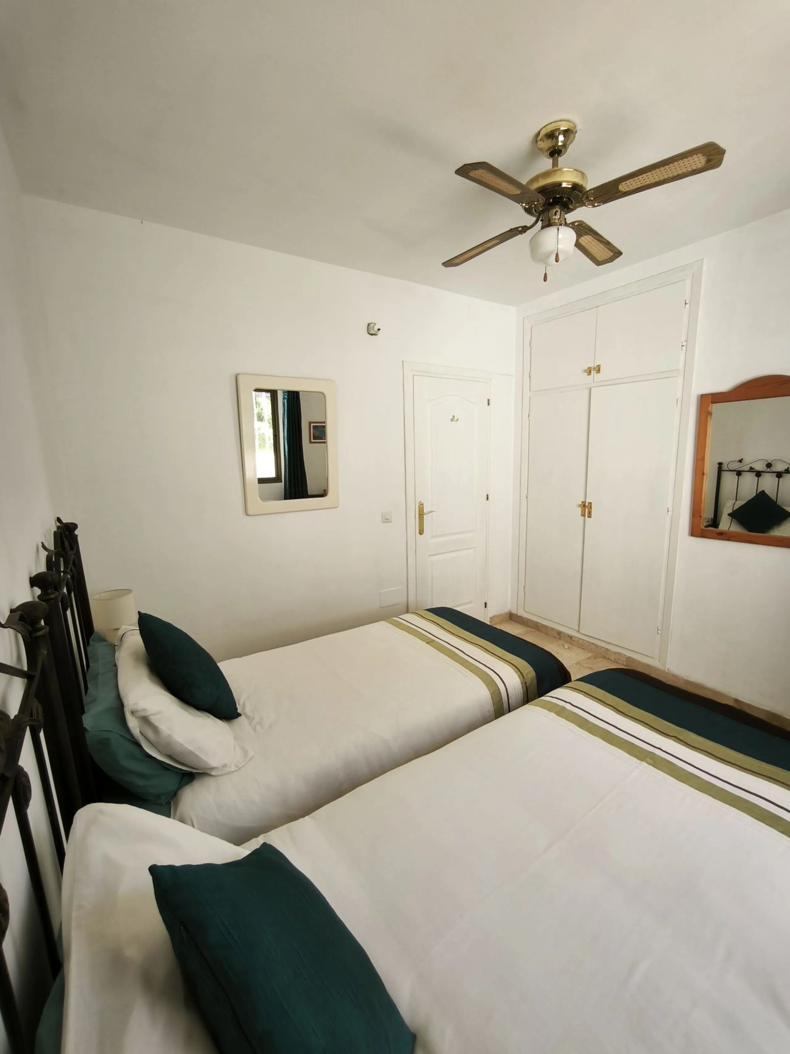 House - Detached Villa в продаже в Mijas, Málaga. В доме 5 спален и 3 ванных комнат. Площадь дома 218 м². Площадь участка 680 м²