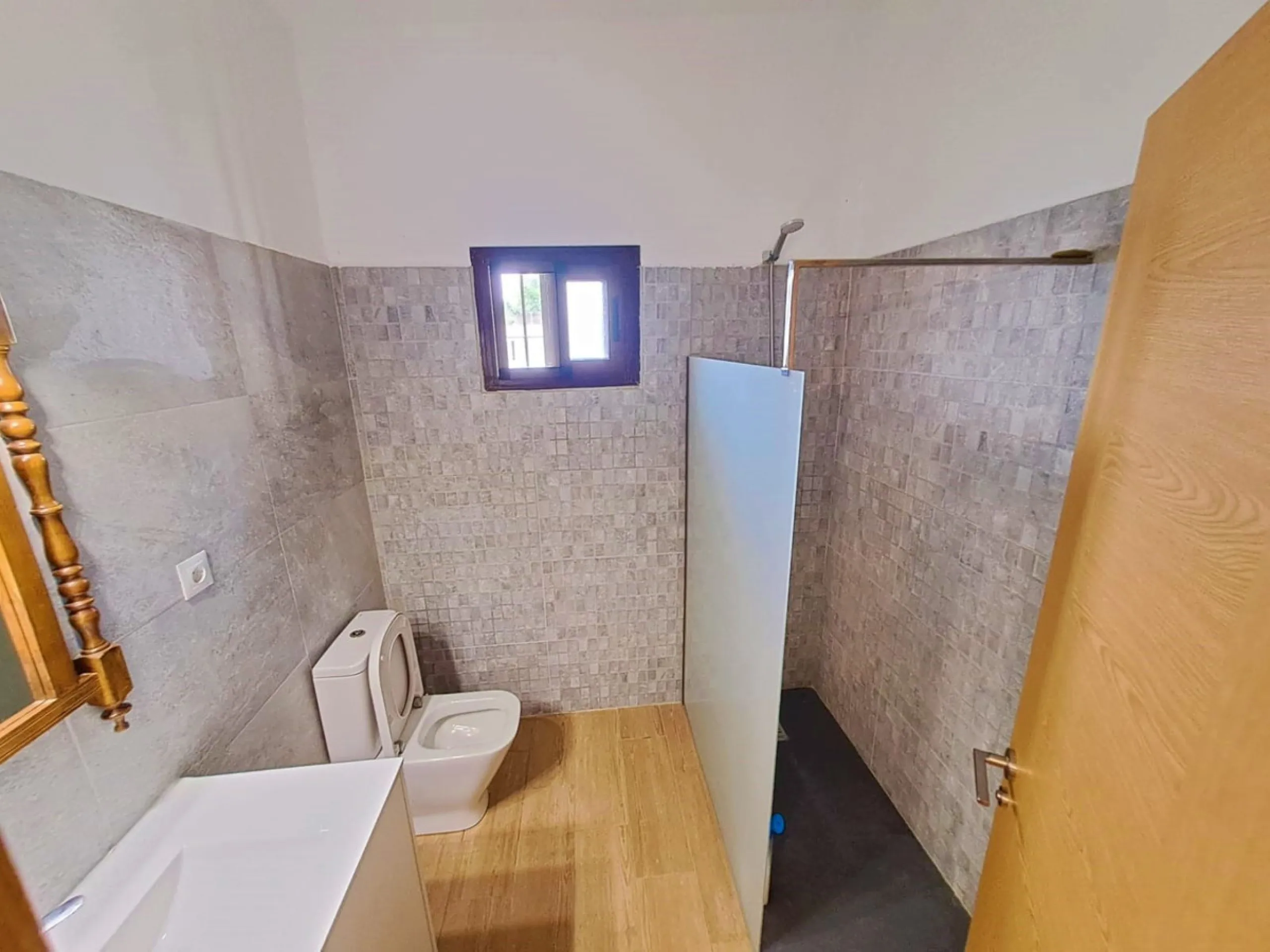Plot of walnut trees of almost 5.000 m2 next to the Lagunas de Mijas. It is an agricultural property with electricity and water, it has a quarterly water cost of 150 euros fixed, so with 50 euros per month you have all the necessary water for the farm. On