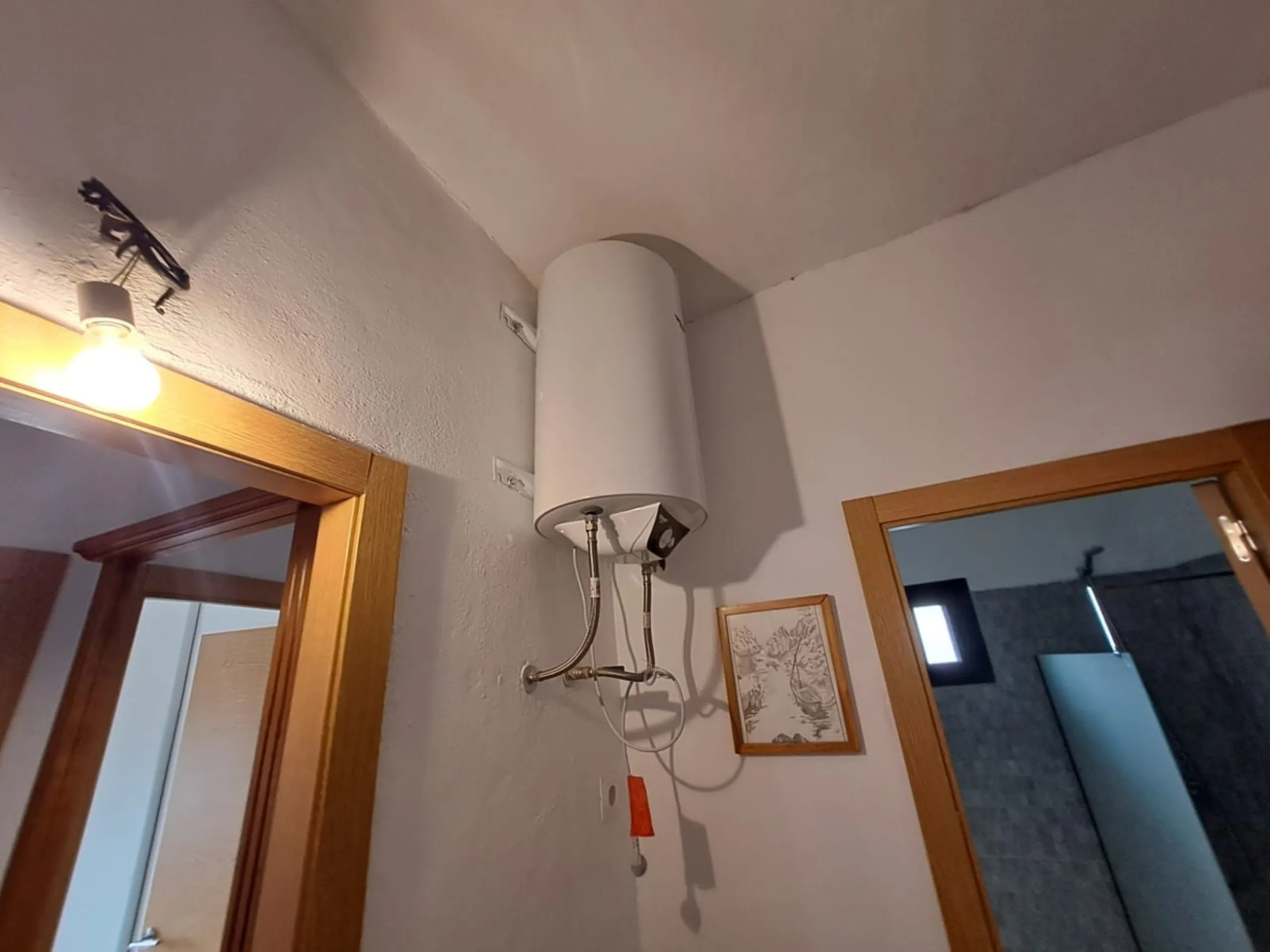 Plot of walnut trees of almost 5.000 m2 next to the Lagunas de Mijas. It is an agricultural property with electricity and water, it has a quarterly water cost of 150 euros fixed, so with 50 euros per month you have all the necessary water for the farm. On