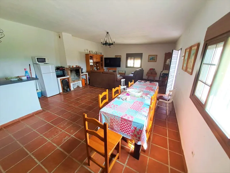 Plot of walnut trees of almost 5.000 m2 next to the Lagunas de Mijas. It is an agricultural property with electricity and water, it has a quarterly water cost of 150 euros fixed, so with 50 euros per month you have all the necessary water for the farm. On