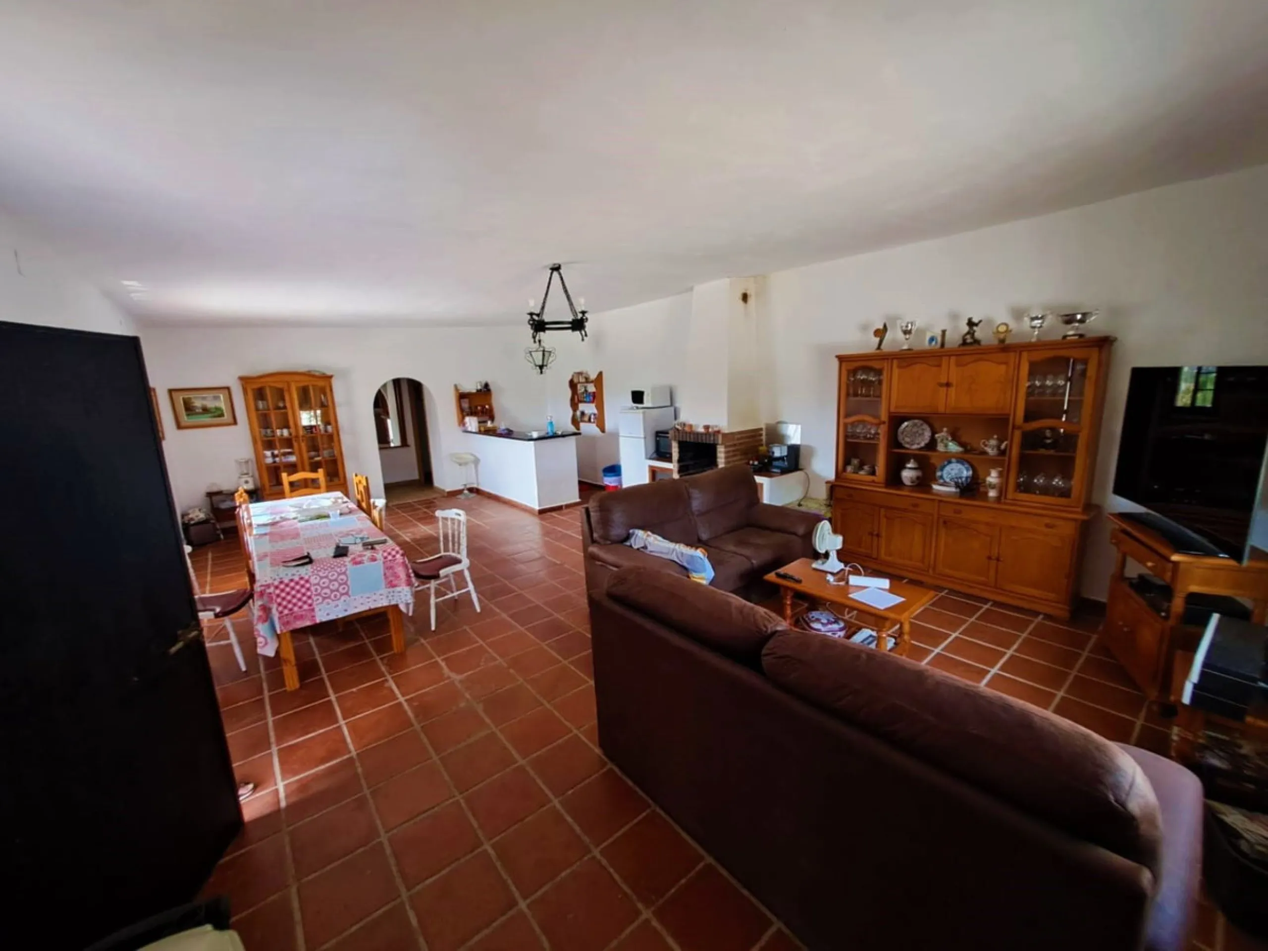 Plot of walnut trees of almost 5.000 m2 next to the Lagunas de Mijas. It is an agricultural property with electricity and water, it has a quarterly water cost of 150 euros fixed, so with 50 euros per month you have all the necessary water for the farm. On