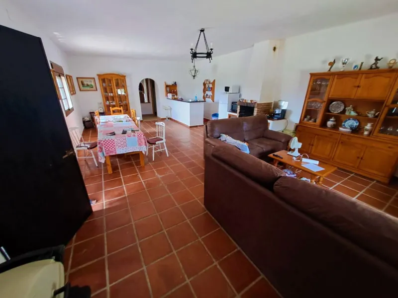 Plot of walnut trees of almost 5.000 m2 next to the Lagunas de Mijas. It is an agricultural property with electricity and water, it has a quarterly water cost of 150 euros fixed, so with 50 euros per month you have all the necessary water for the farm. On