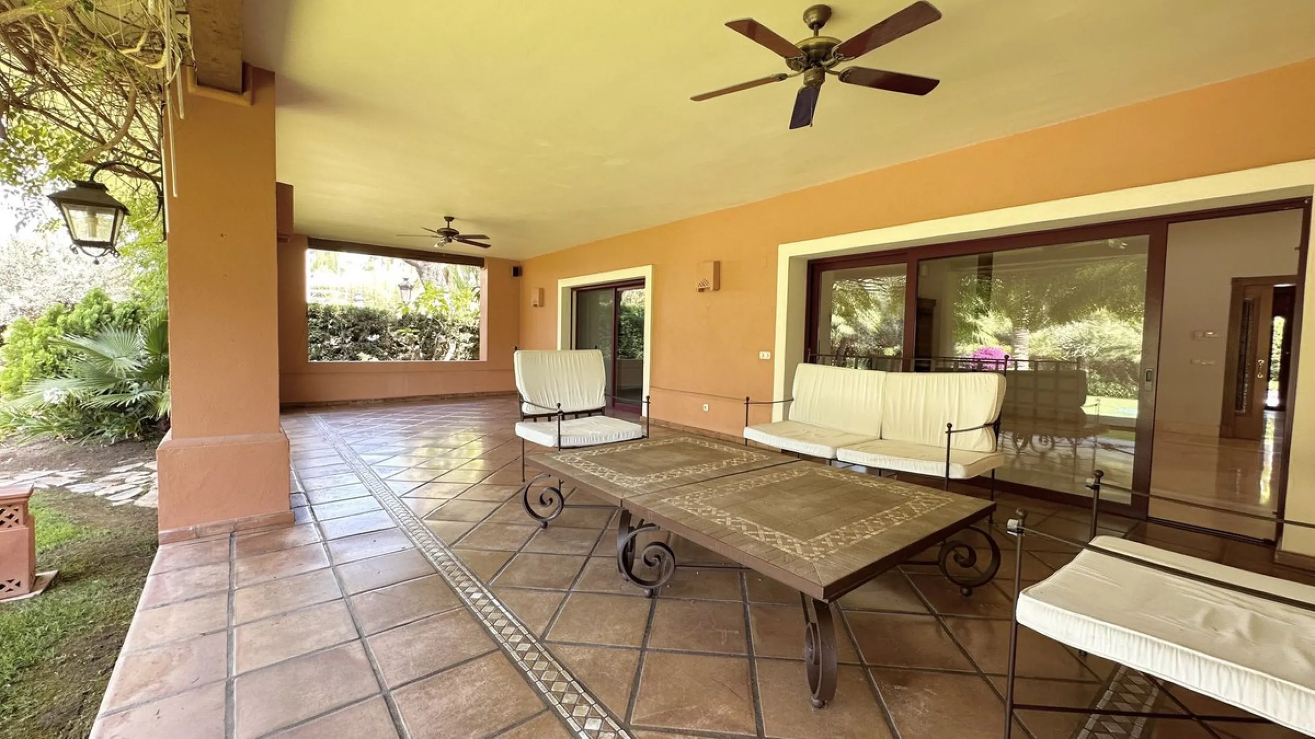 This villa is located in the prestigious and secure community  of Golden Mile Marbella.