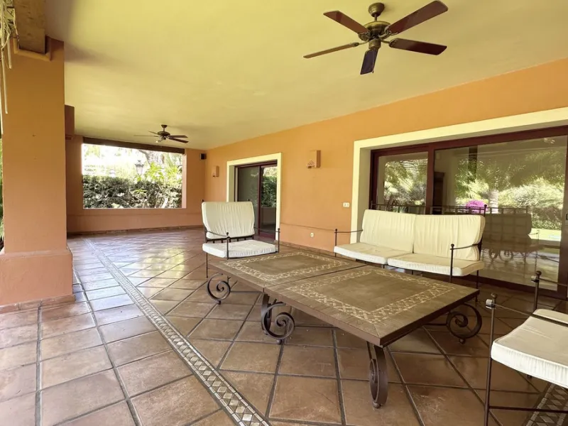 This villa is located in the prestigious and secure community  of Golden Mile Marbella.