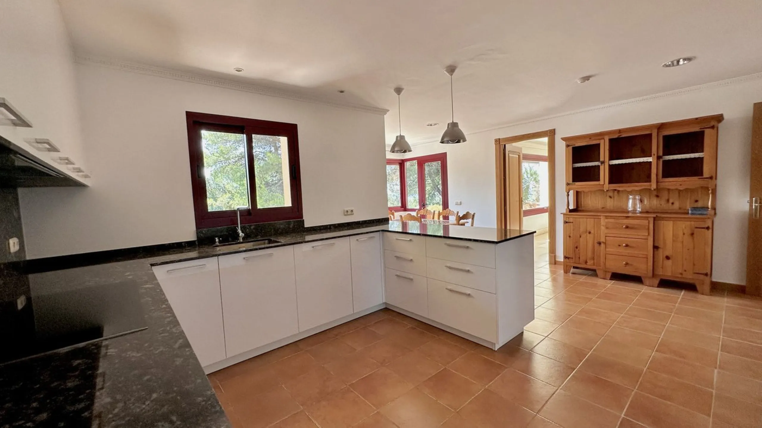This villa is located in the prestigious and secure community  of Golden Mile Marbella.