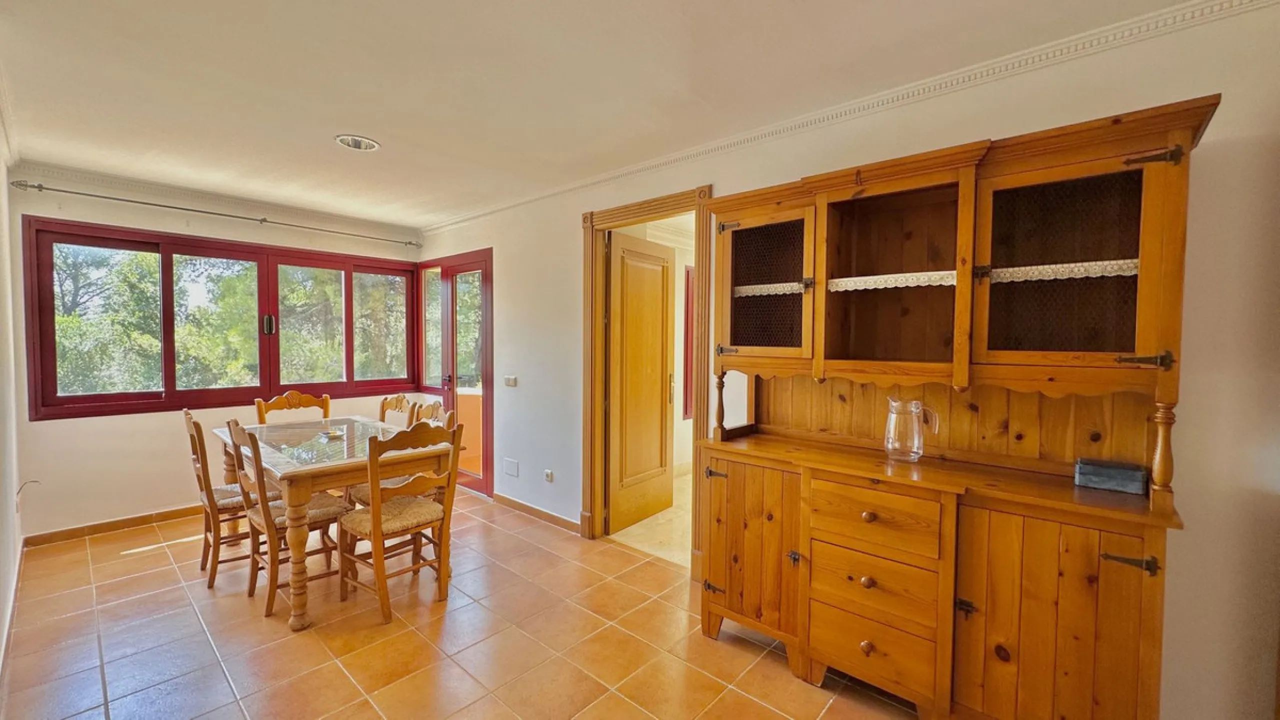 This villa is located in the prestigious and secure community  of Golden Mile Marbella.