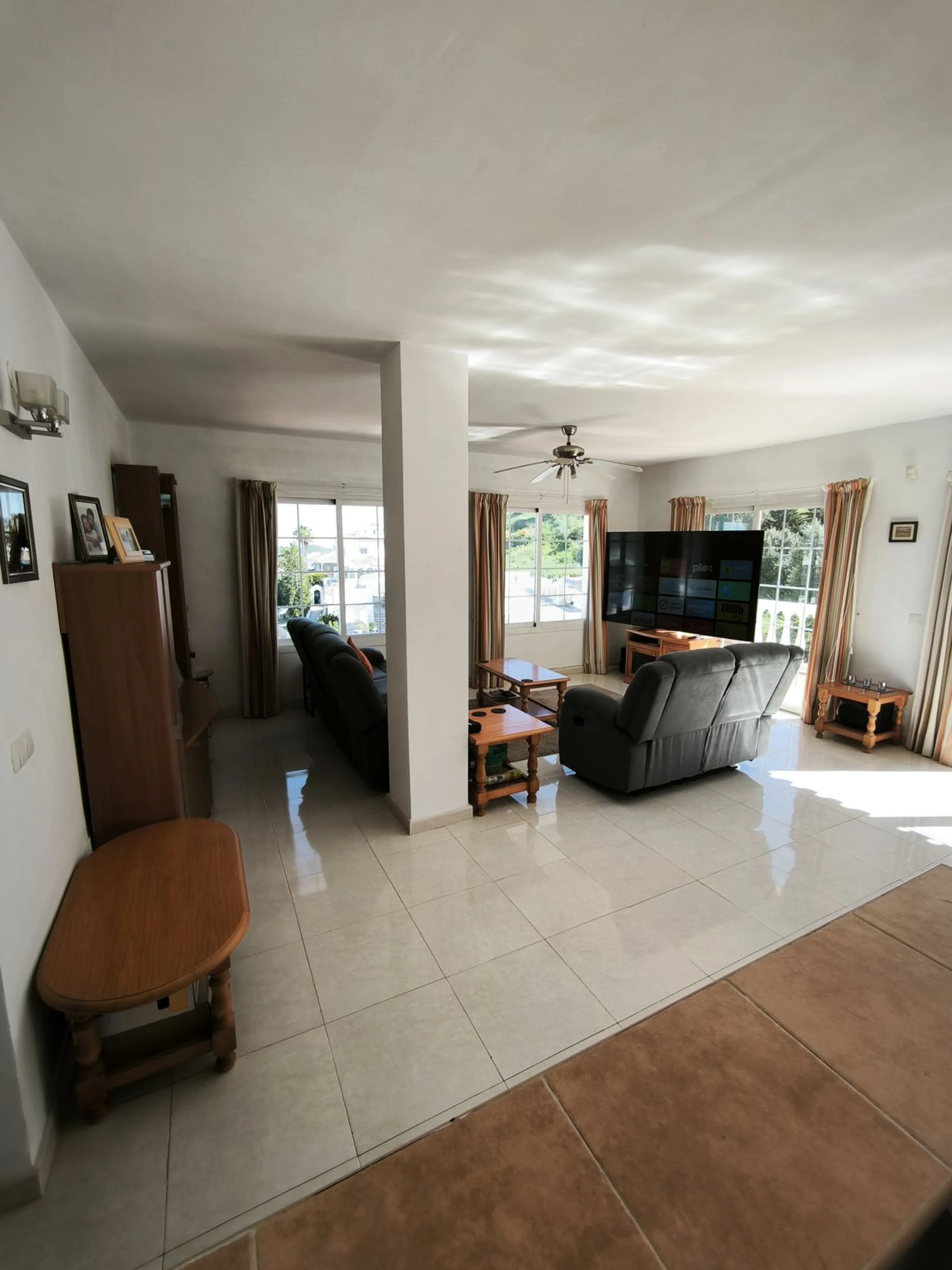 House - Detached Villa в продаже в Mijas, Málaga. В доме 5 спален и 3 ванных комнат. Площадь дома 218 м². Площадь участка 680 м²