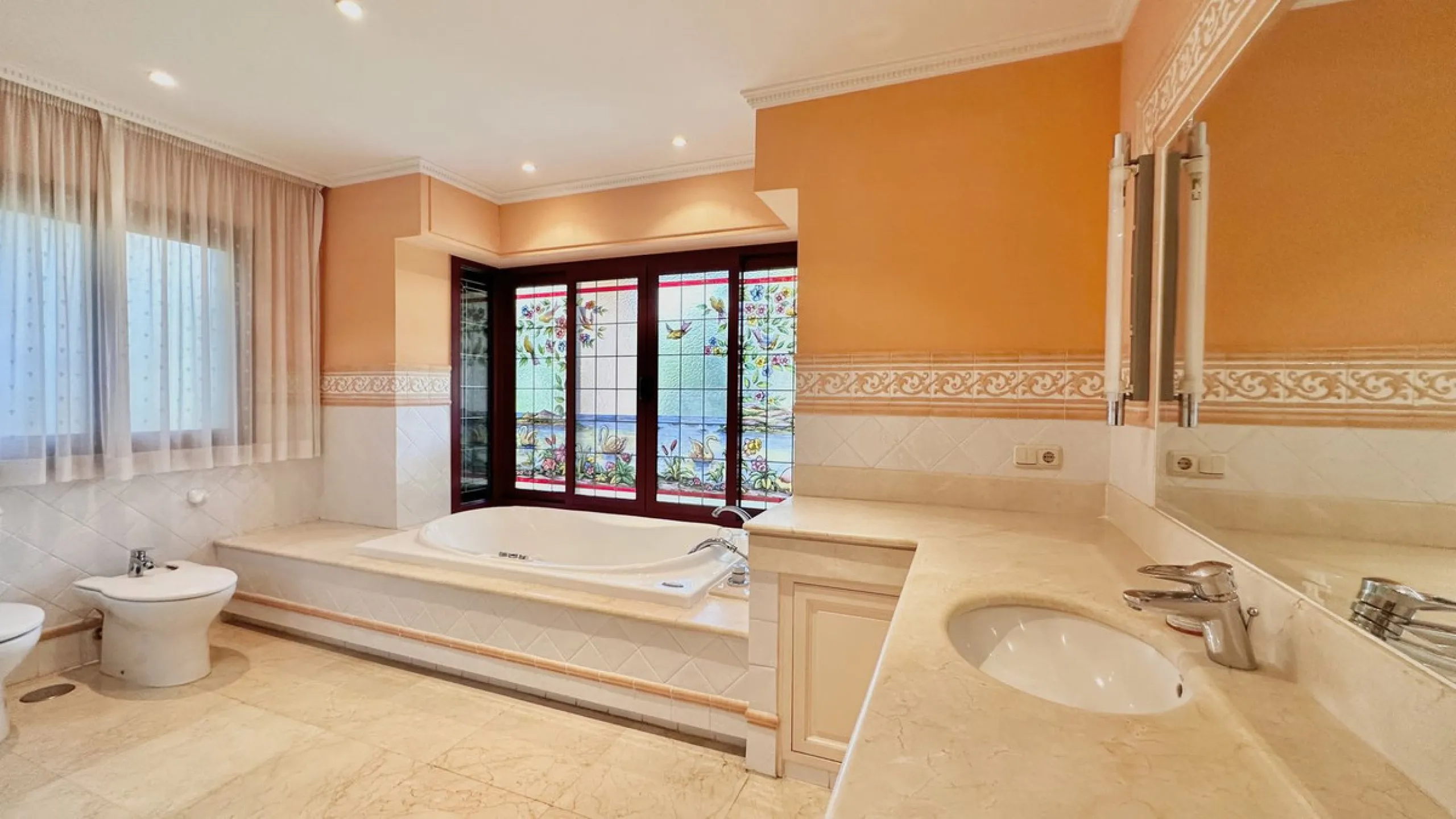 This villa is located in the prestigious and secure community  of Golden Mile Marbella.